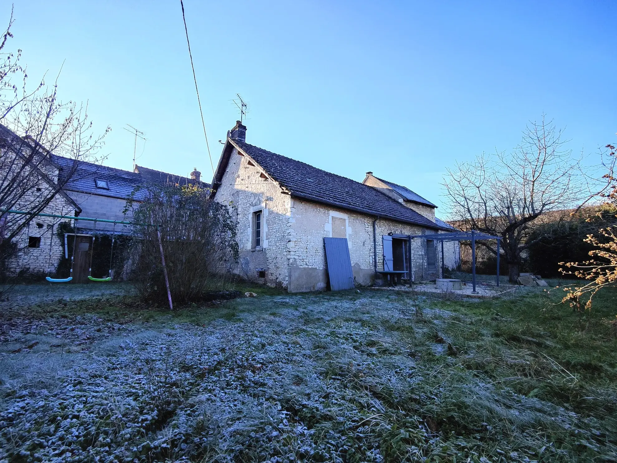 Belle maison familiale avec dépendances et grand jardin à Épineau-les-Voves 