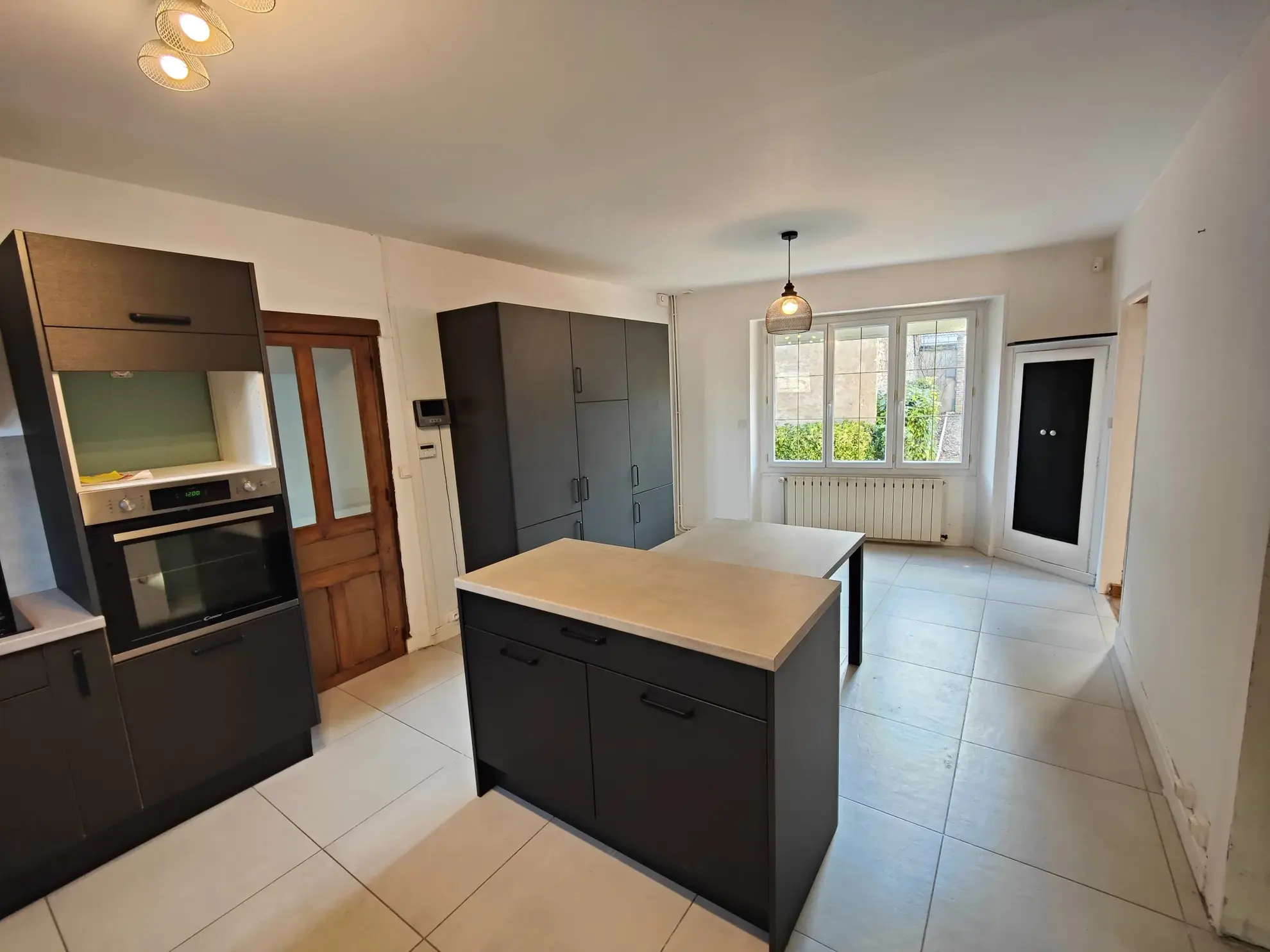 Belle maison familiale avec dépendances et grand jardin à Épineau-les-Voves 