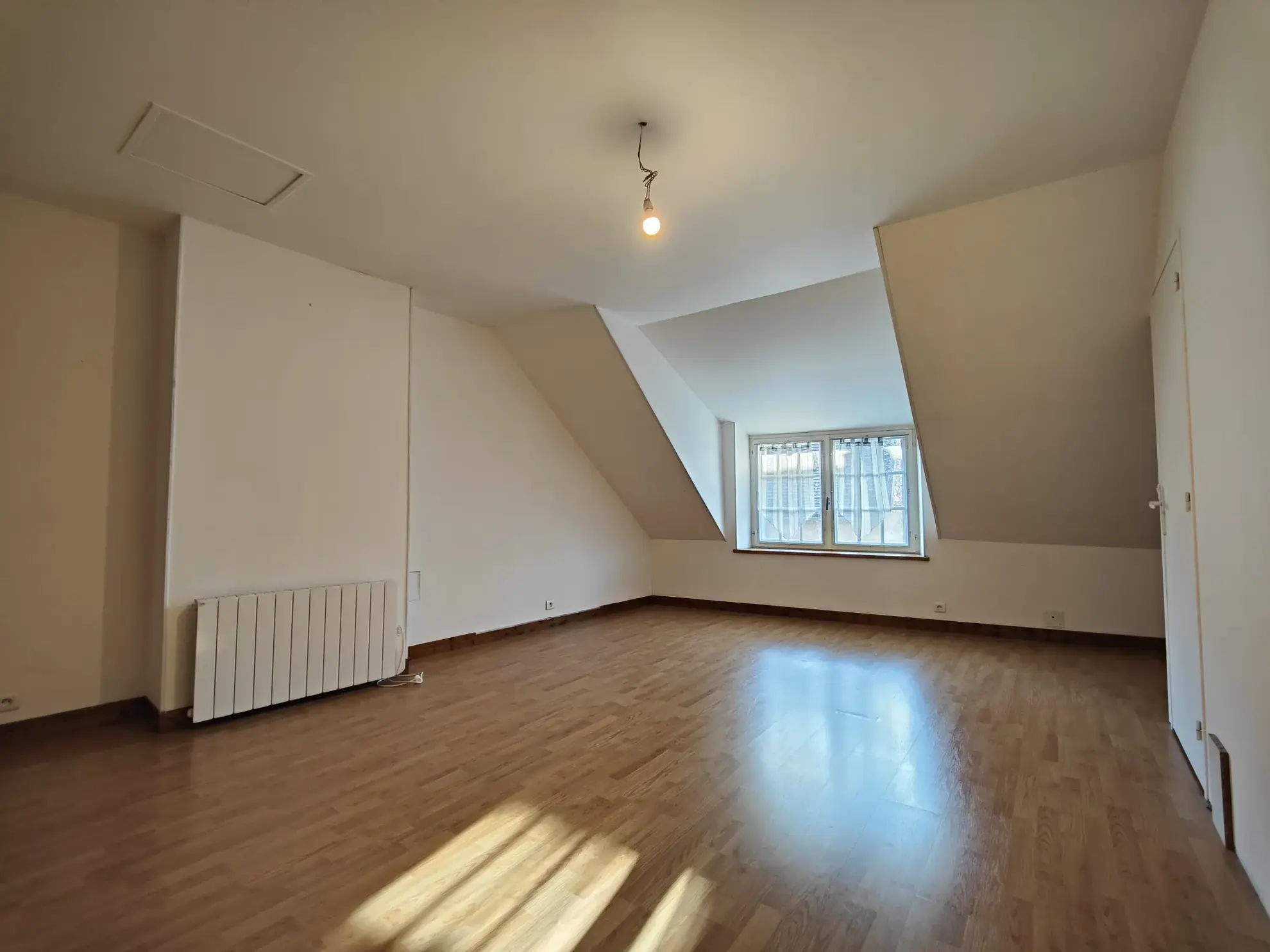 Belle maison familiale avec dépendances et grand jardin à Épineau-les-Voves 