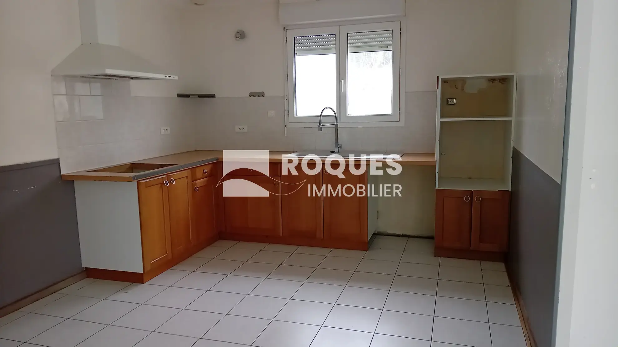 Maison de plain-pied à La Cavalerie avec grand garage et terrain spacieux 