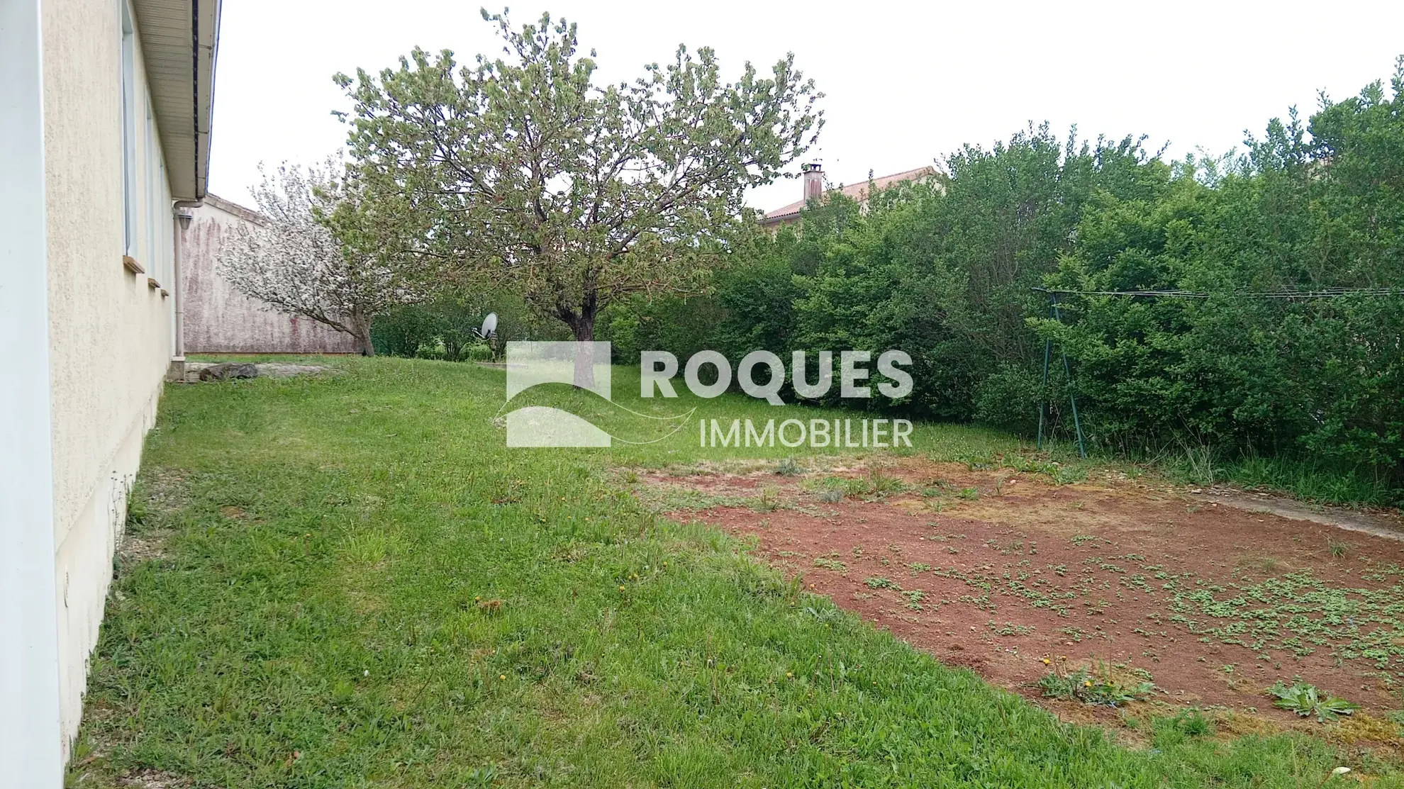 Maison de plain-pied à La Cavalerie avec grand garage et terrain spacieux 