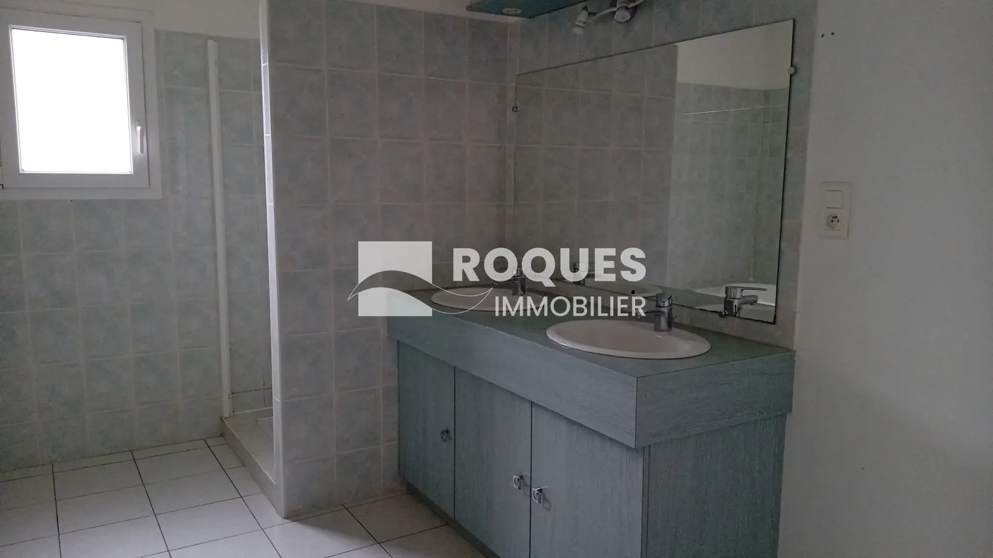 Maison de plain-pied à La Cavalerie avec grand garage et terrain spacieux 