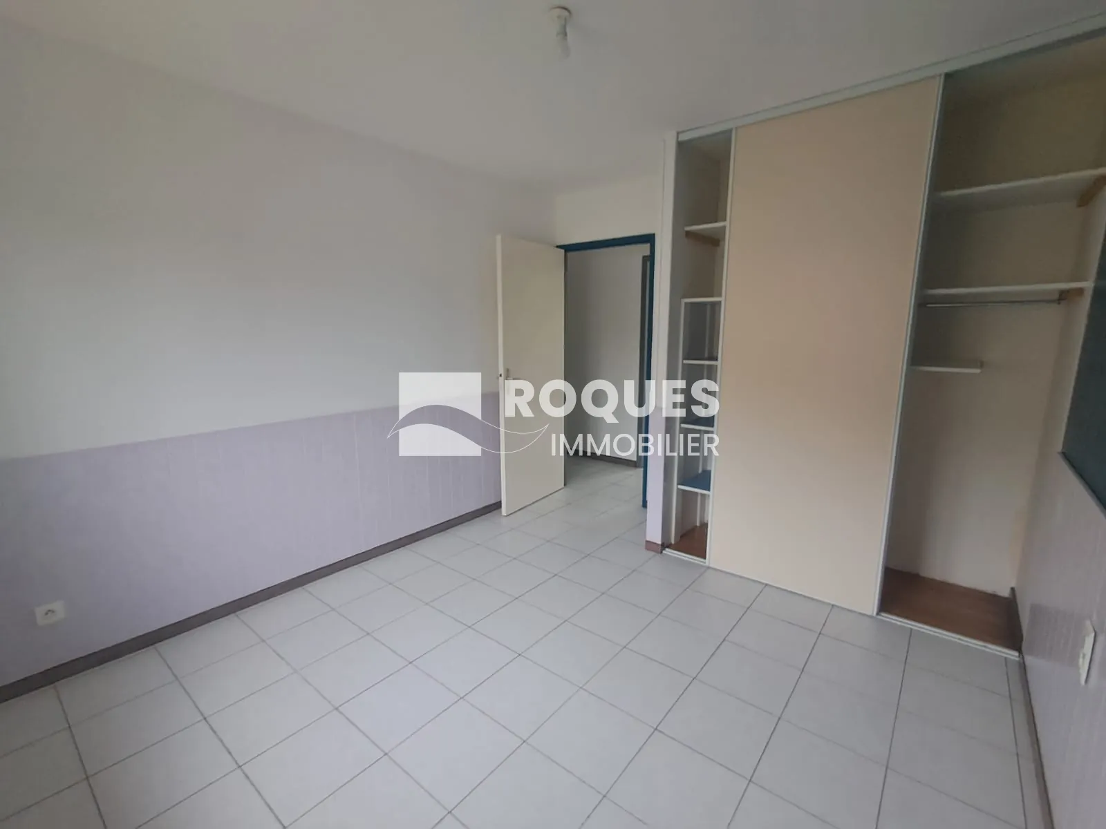 Maison de plain-pied à La Cavalerie avec grand garage et terrain spacieux 