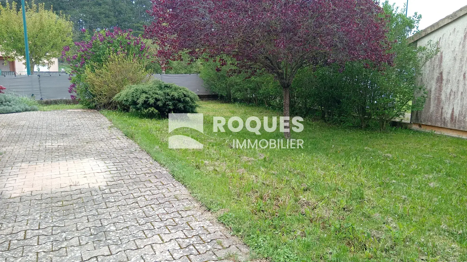 Maison de plain-pied à La Cavalerie avec grand garage et terrain spacieux 