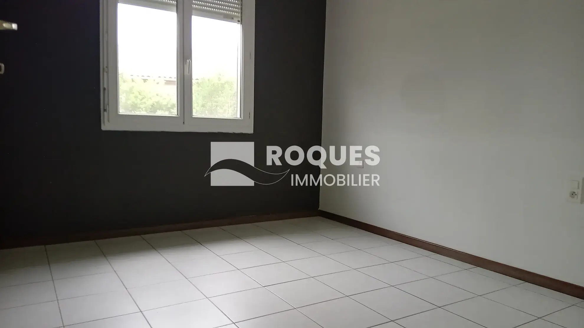 Maison de plain-pied à La Cavalerie avec grand garage et terrain spacieux 