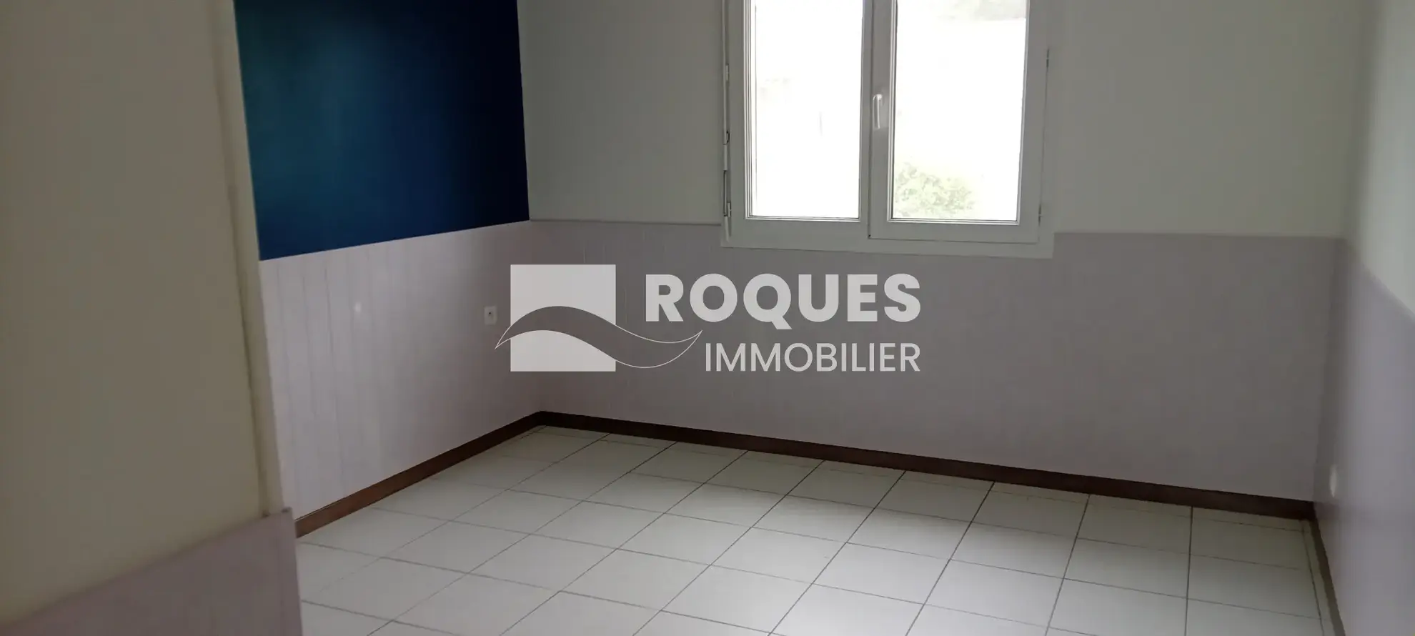 Maison de plain-pied à La Cavalerie avec grand garage et terrain spacieux 