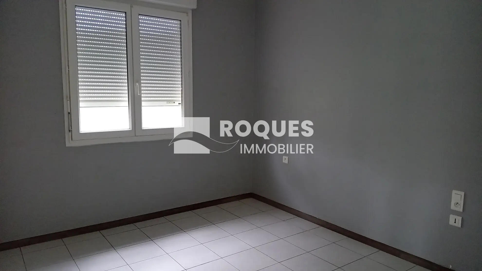 Maison de plain-pied à La Cavalerie avec grand garage et terrain spacieux 