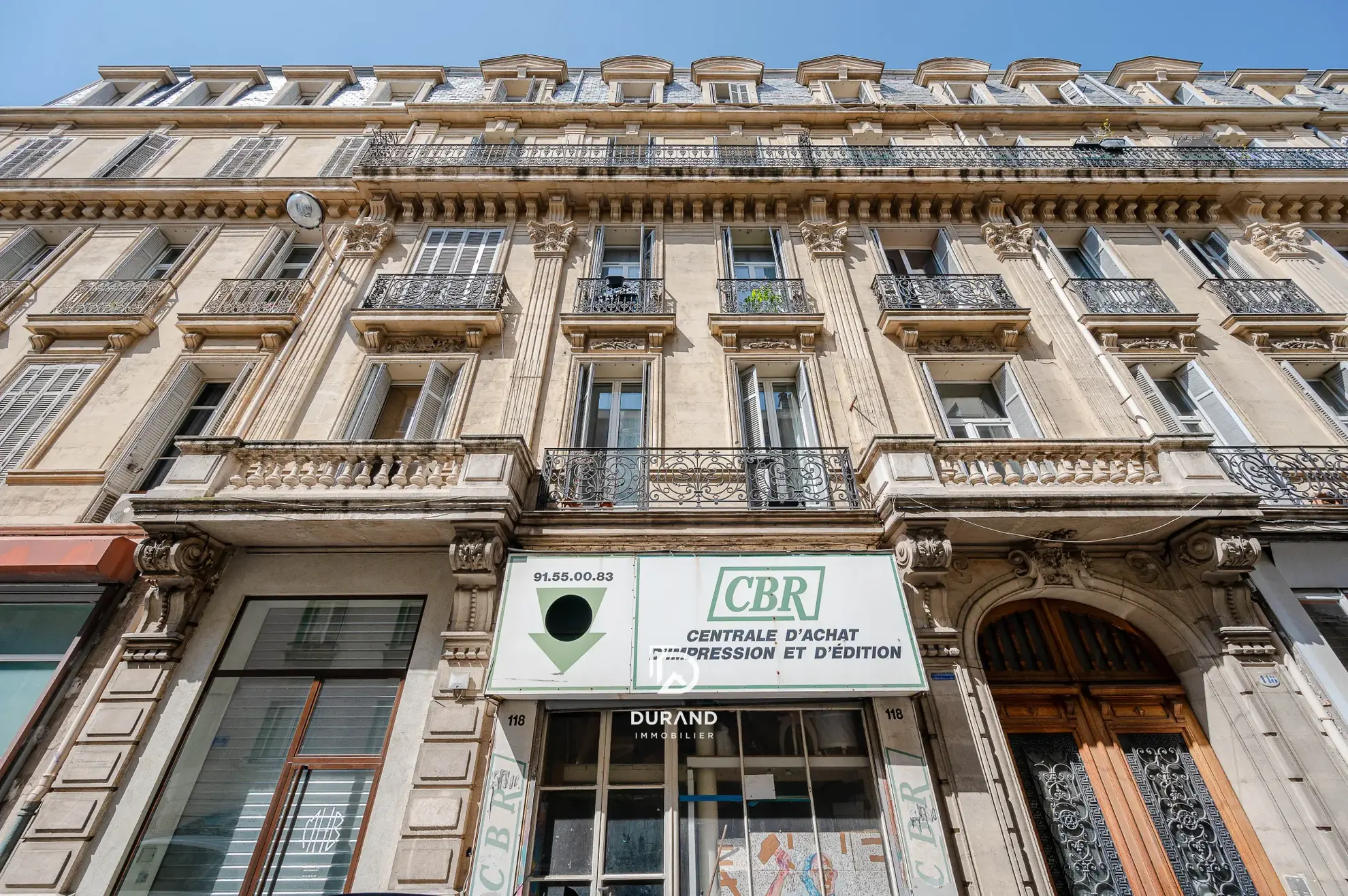 Local commercial duplex de 55 m² à Vendre en plein cœur du quartier Vauban à Marseille 