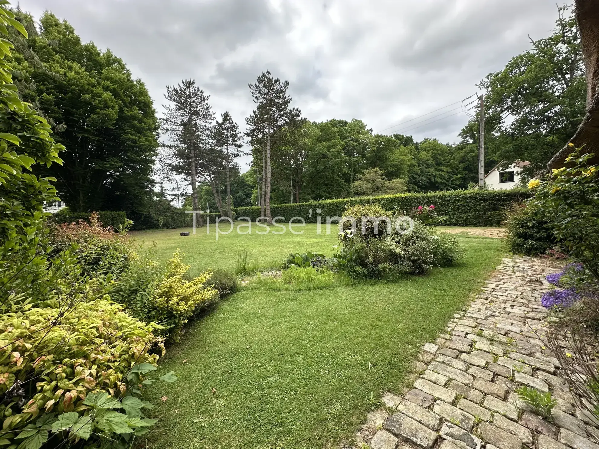 Charmante chaumière normande à Saint-Pierre-des-Fleurs de 110 m² avec jardin et dépendance 