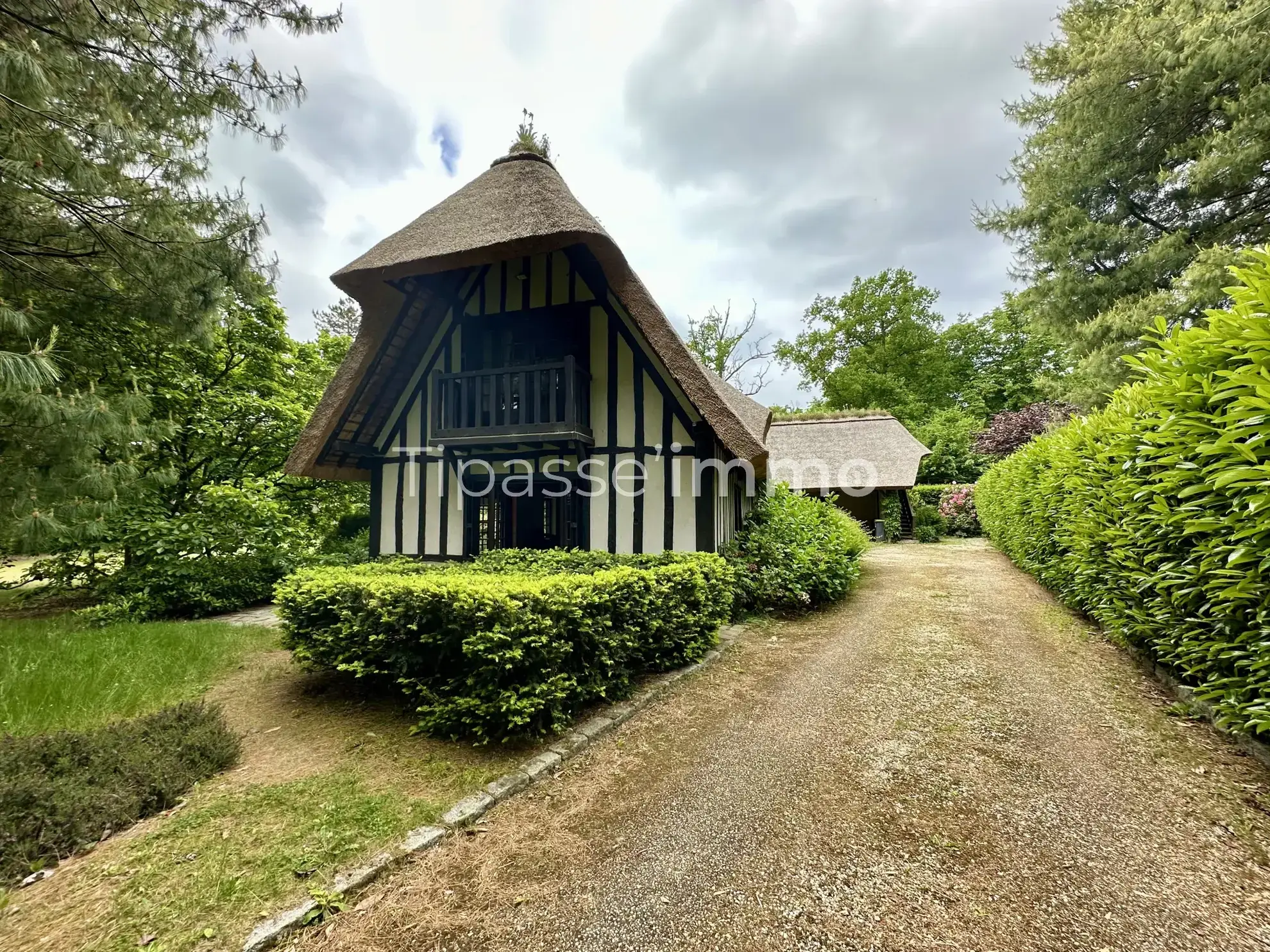 Charmante chaumière normande à Saint-Pierre-des-Fleurs de 110 m² avec jardin et dépendance 