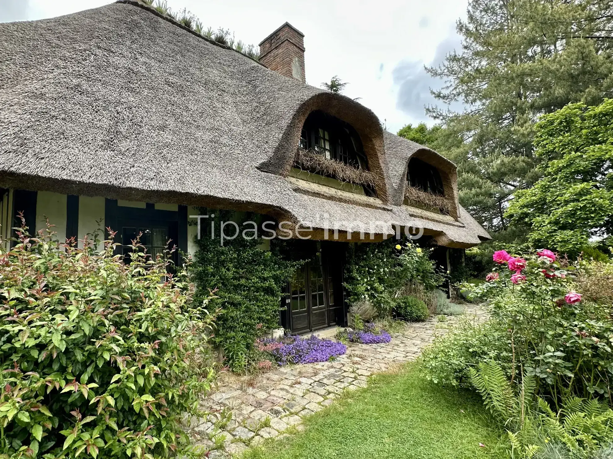 Charmante chaumière normande à Saint-Pierre-des-Fleurs de 110 m² avec jardin et dépendance 