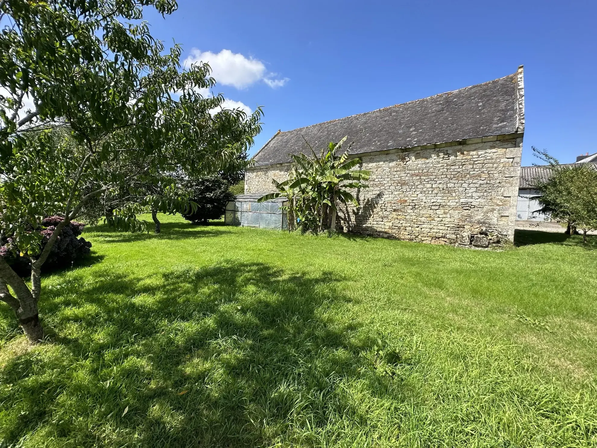 Longère en pierre à rénover à Baud - 90 m² avec terrain de 596 m² 