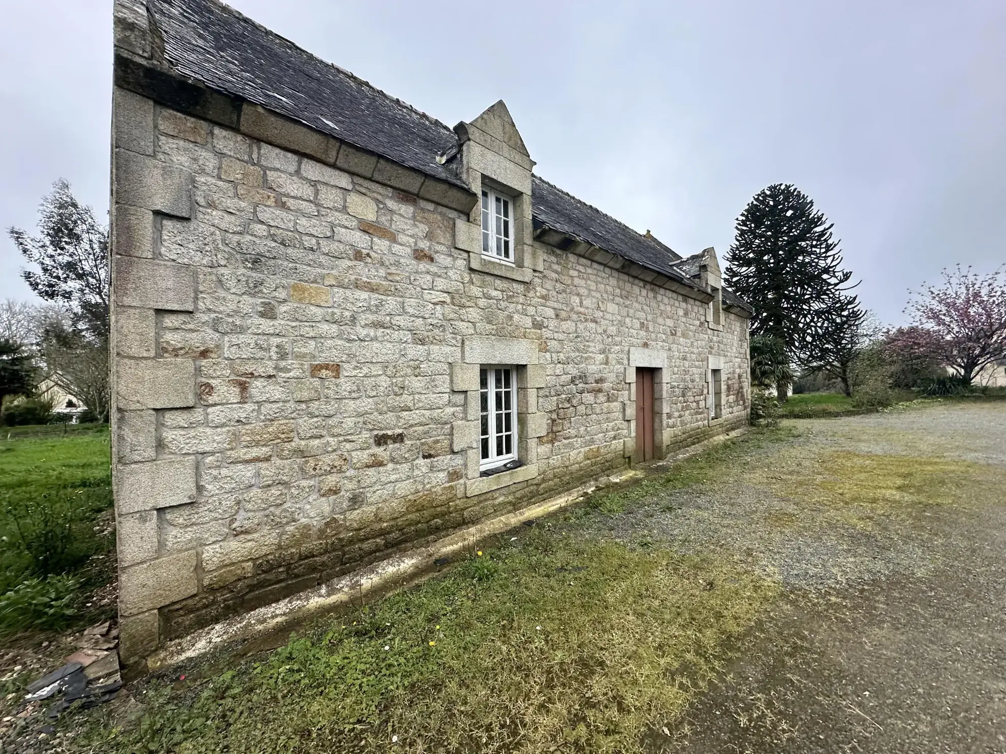 Longère en pierre à rénover à Baud - 90 m² avec terrain de 596 m² 