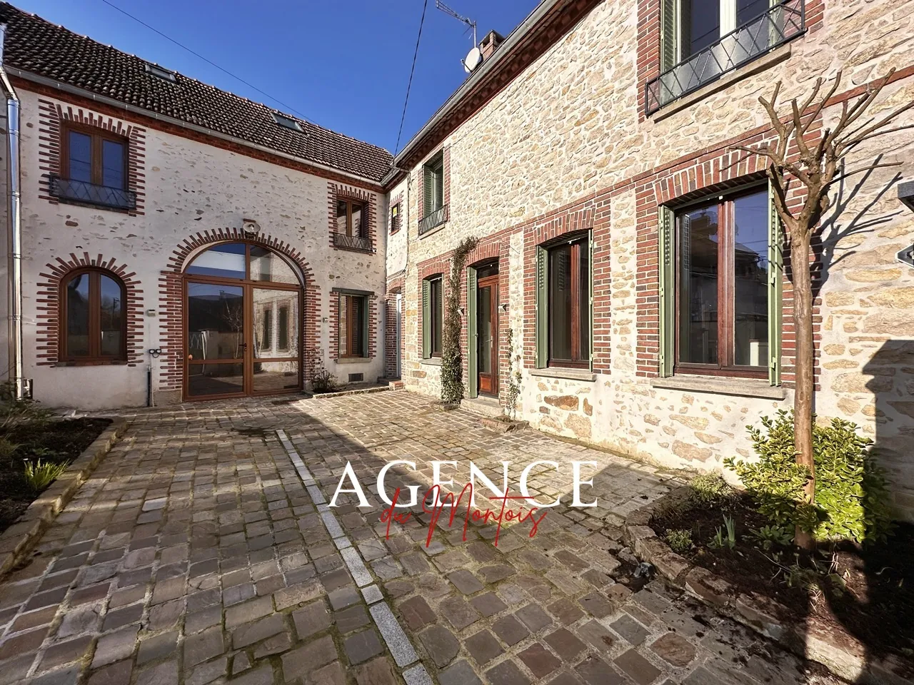 Maison de village rénovée à Donnemarie-Dontilly - 8 pièces, 5 chambres 