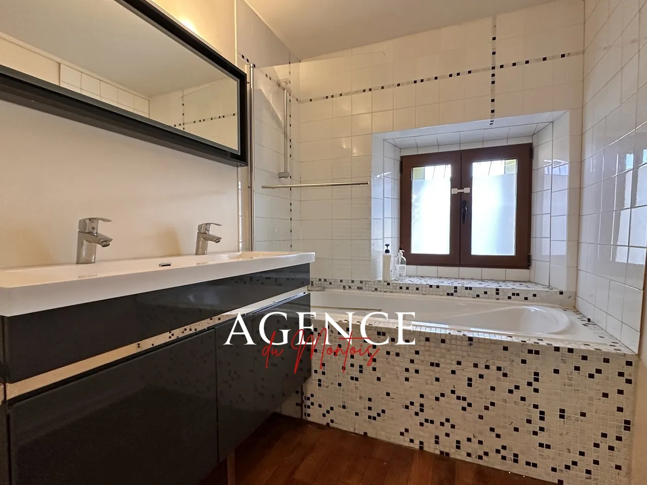 Maison de village rénovée à Donnemarie-Dontilly - 8 pièces, 5 chambres 