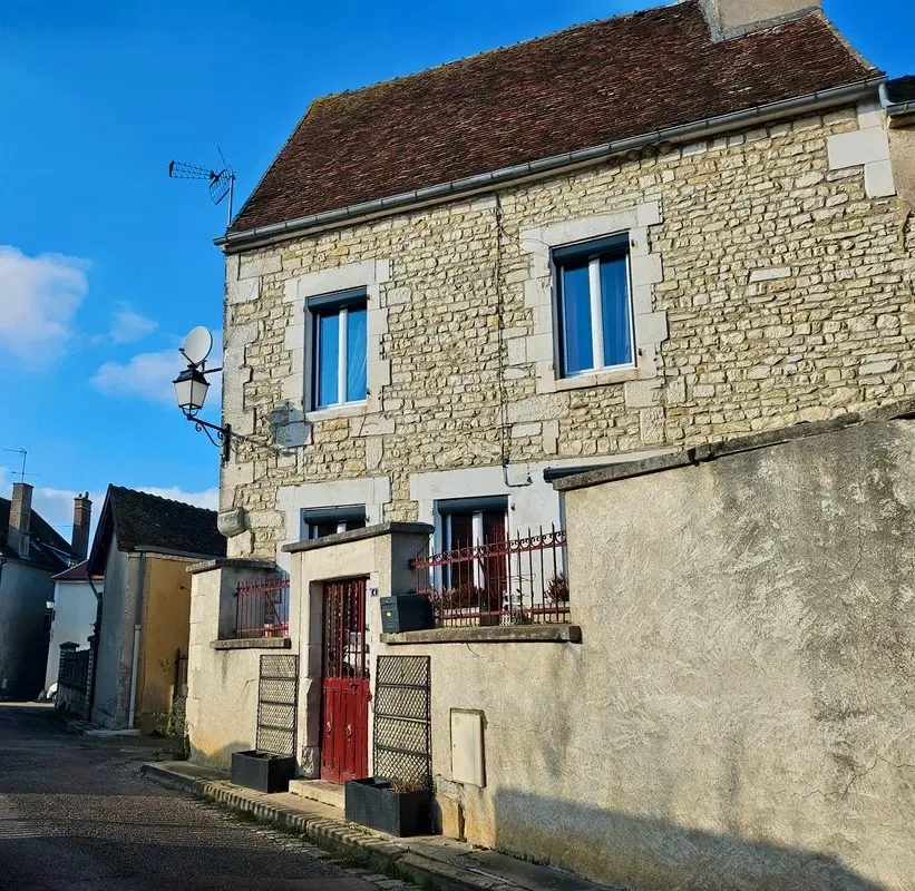 Charmante maison de village de 87 m2 à Coulanges la Vigneuse proche d'Auxerre 
