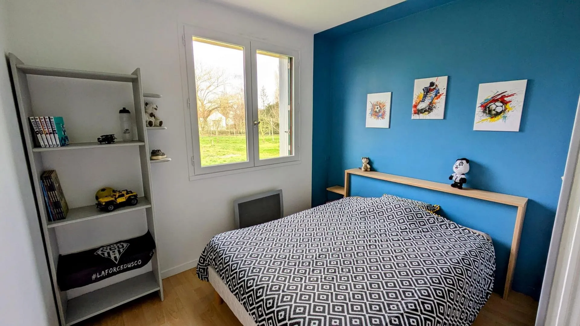 Maison 5 chambres de plain-pied à Chemillé avec grand jardin et garage 