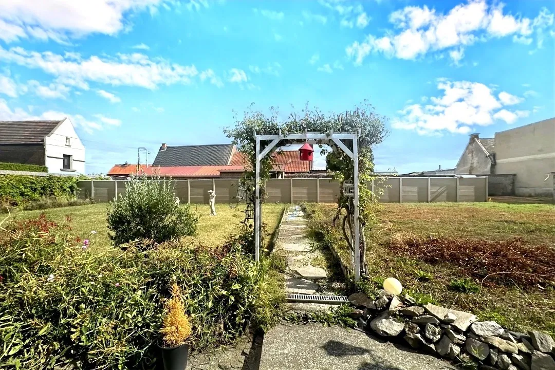 Maison individuelle lumineuse avec 4 chambres à Cantin (59169) - Idéalement située 