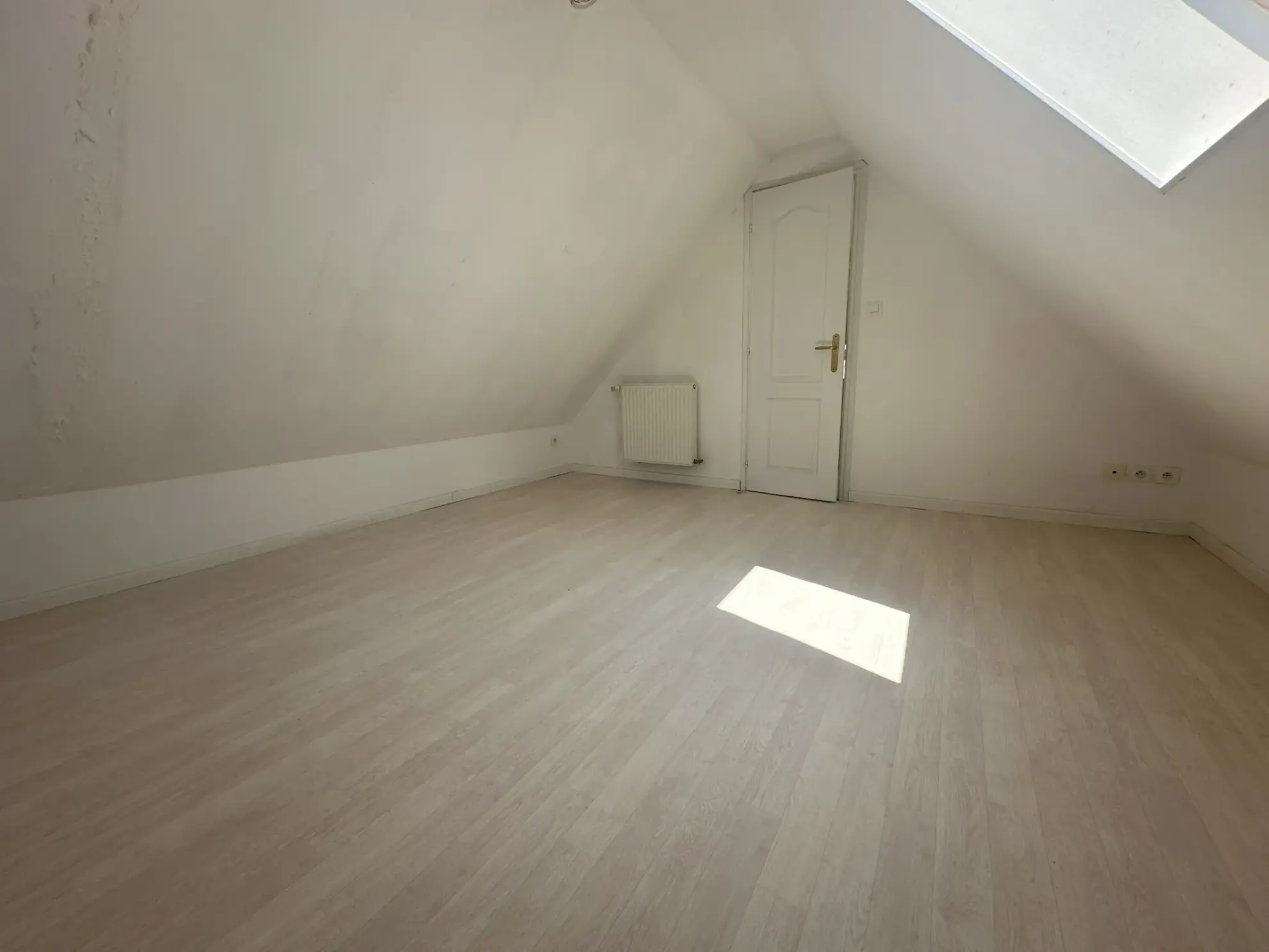 Maison individuelle lumineuse avec 4 chambres à Cantin (59169) - Idéalement située 