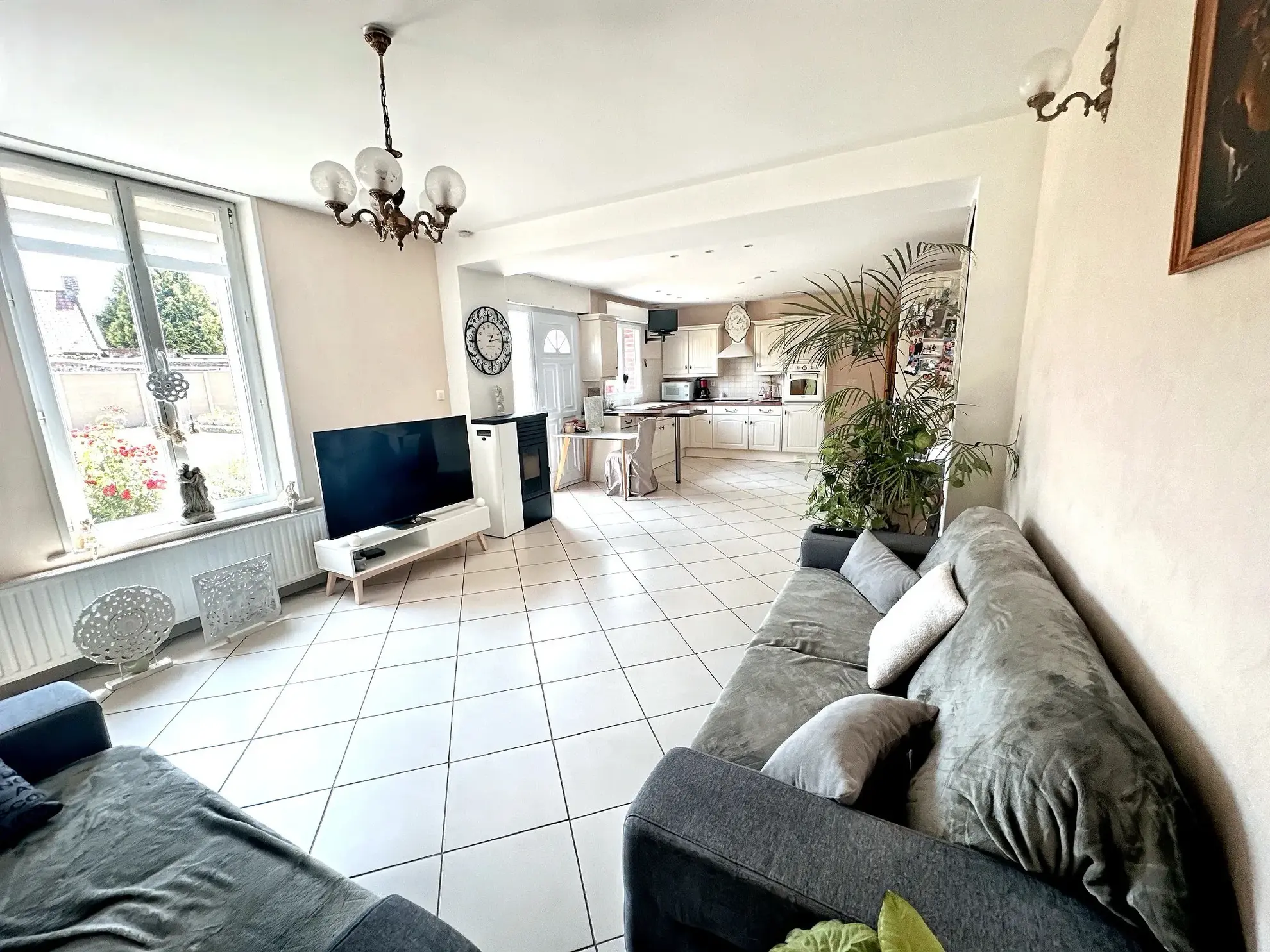 Maison individuelle lumineuse avec 4 chambres à Cantin (59169) - Idéalement située