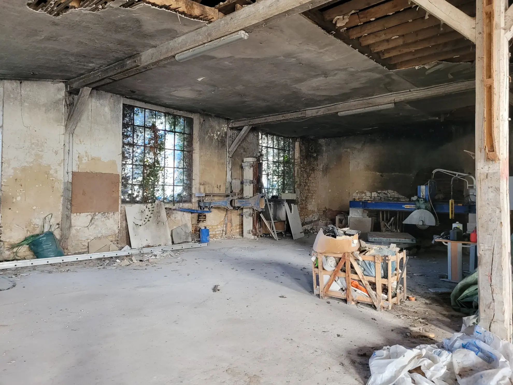 Grand bâtiment ancien de 600 m² à rénover à Neuville-sur-Vanne 