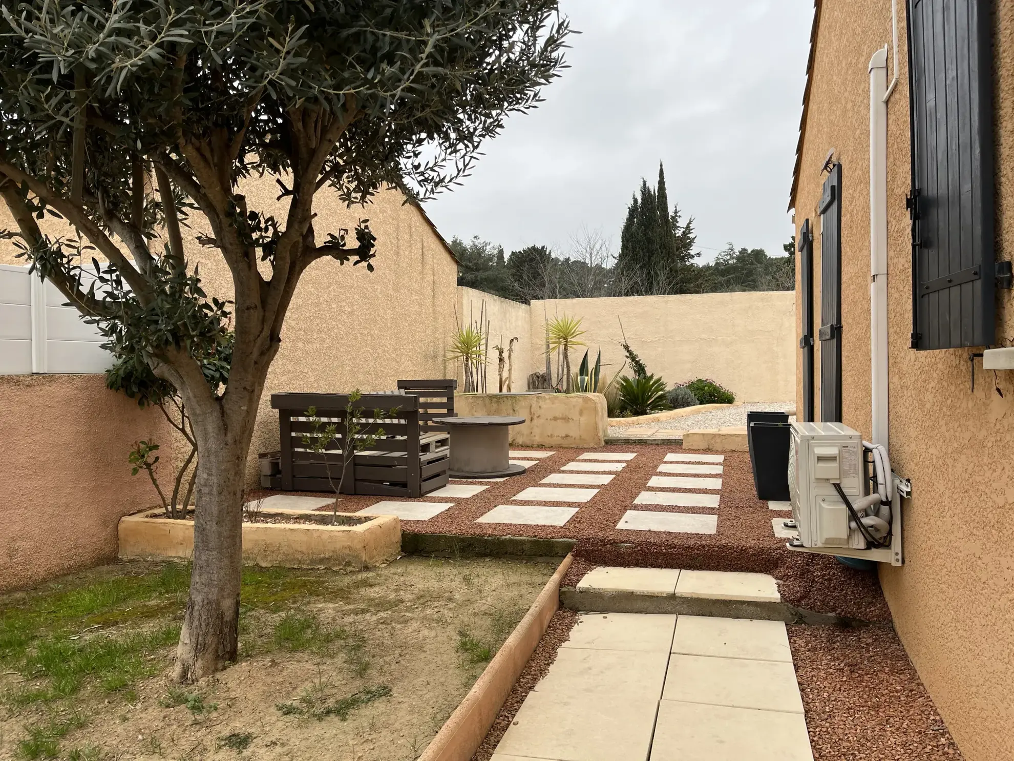 Charmante villa avec piscine et parking à Levignan-Corbières 