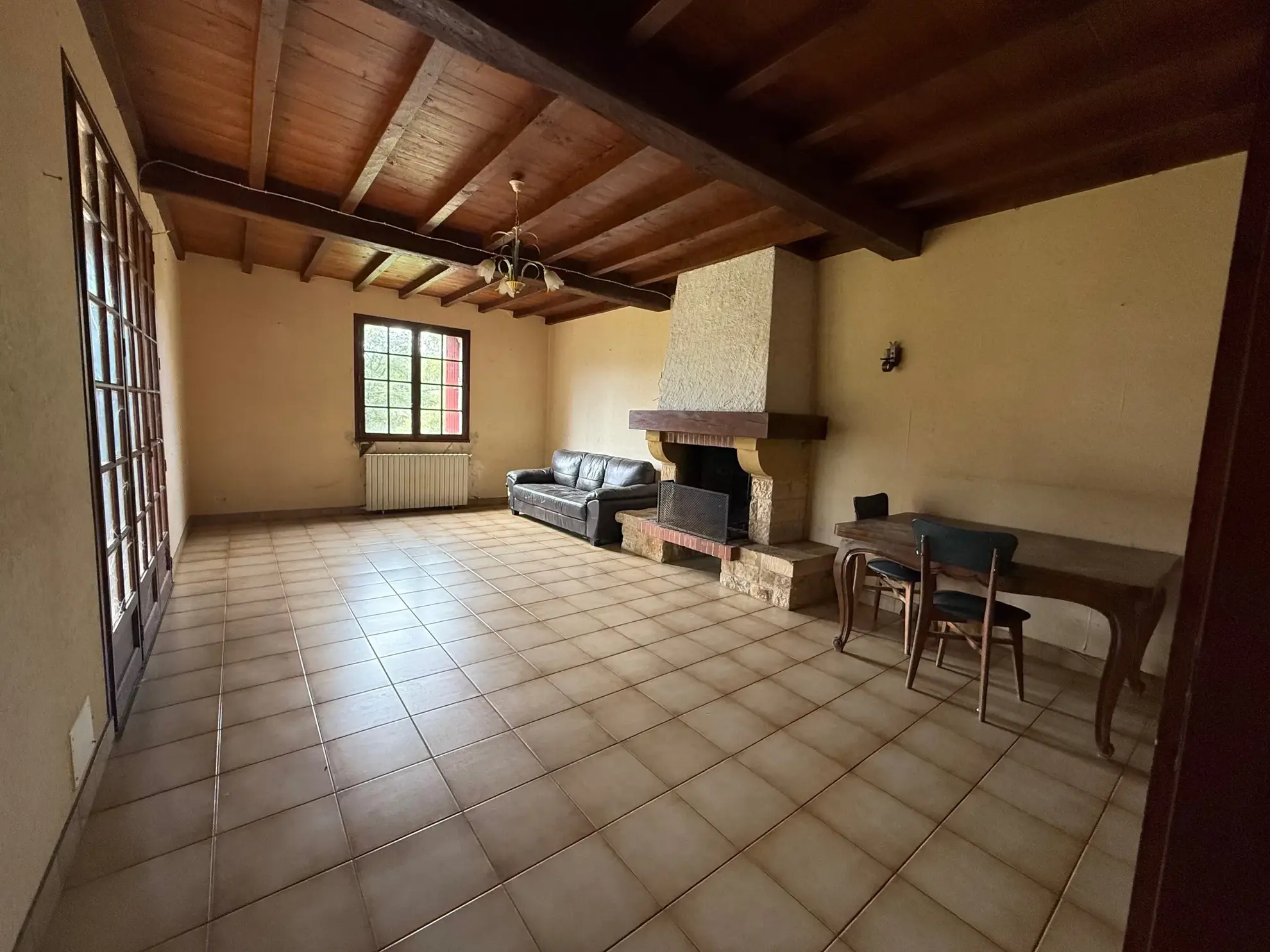 Belle propriété à Lacapelle Biron avec deux maisons, terrain de 4000 m² et multiples possibilités d’aménagement 