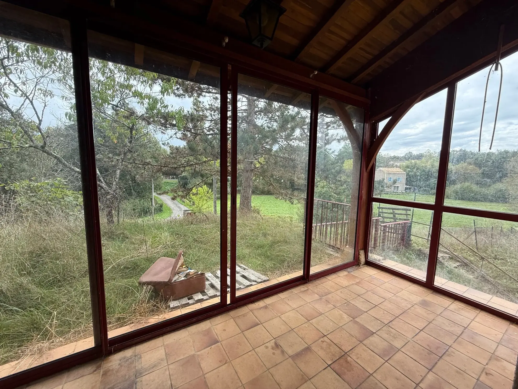 Belle propriété à Lacapelle Biron avec deux maisons, terrain de 4000 m² et multiples possibilités d’aménagement 