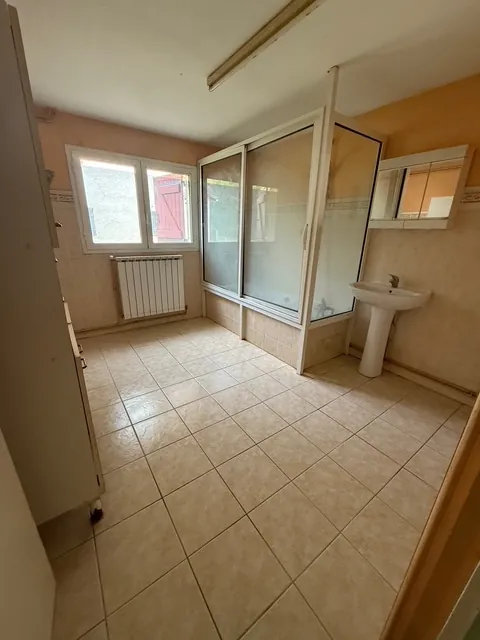 Belle propriété à Lacapelle Biron avec deux maisons, terrain de 4000 m² et multiples possibilités d’aménagement 