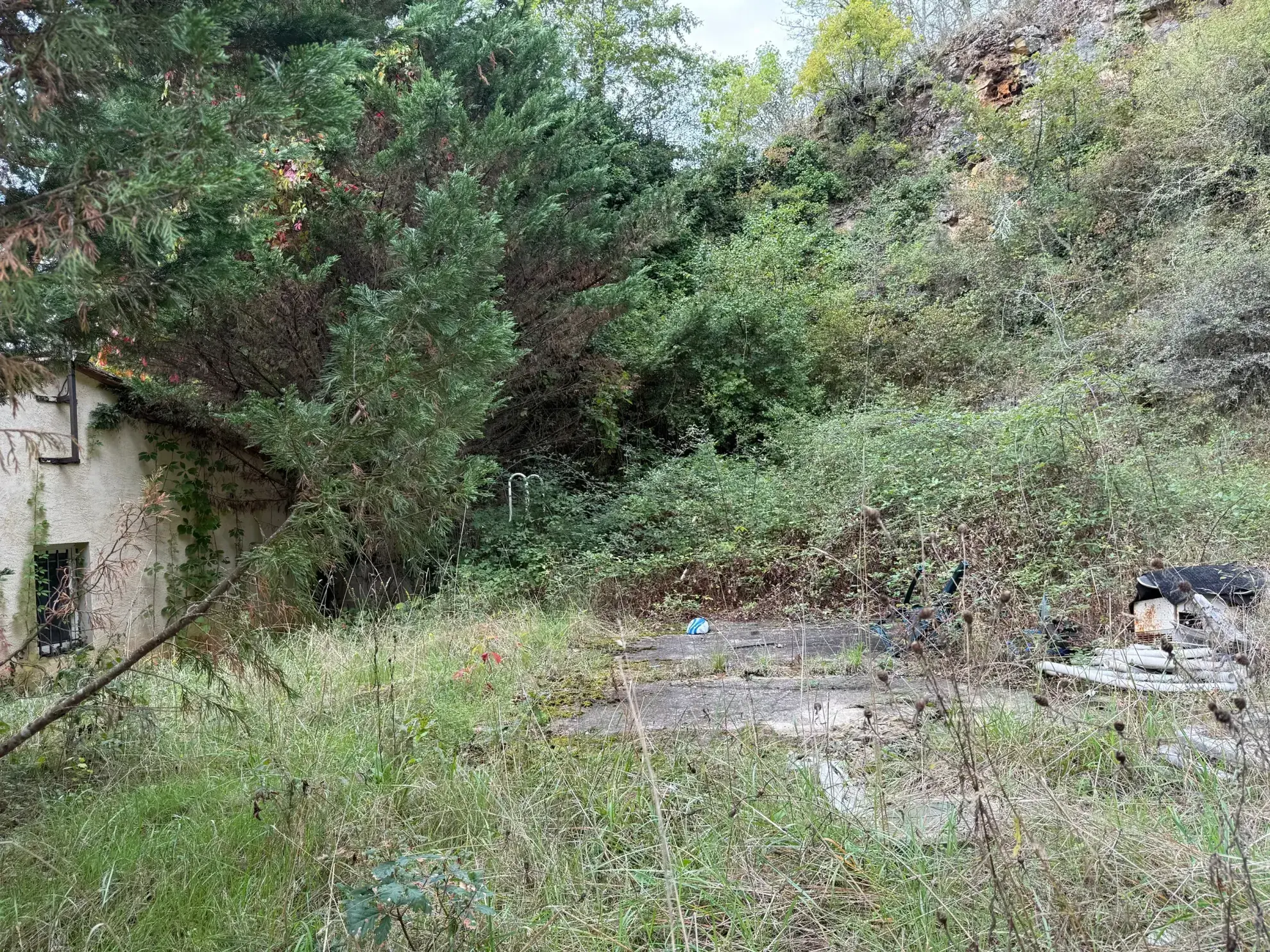 Belle propriété à Lacapelle Biron avec deux maisons, terrain de 4000 m² et multiples possibilités d’aménagement 