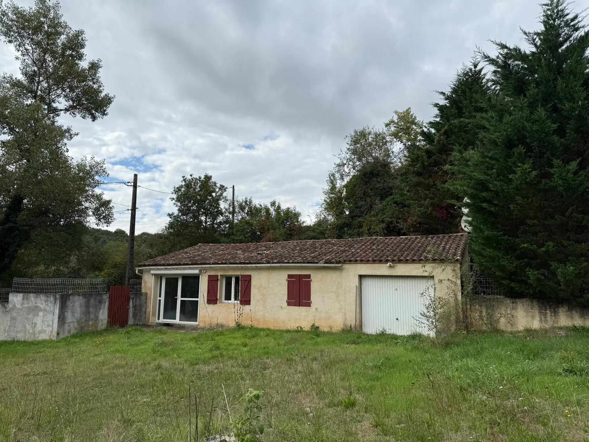 Belle propriété à Lacapelle Biron avec deux maisons, terrain de 4000 m² et multiples possibilités d’aménagement 