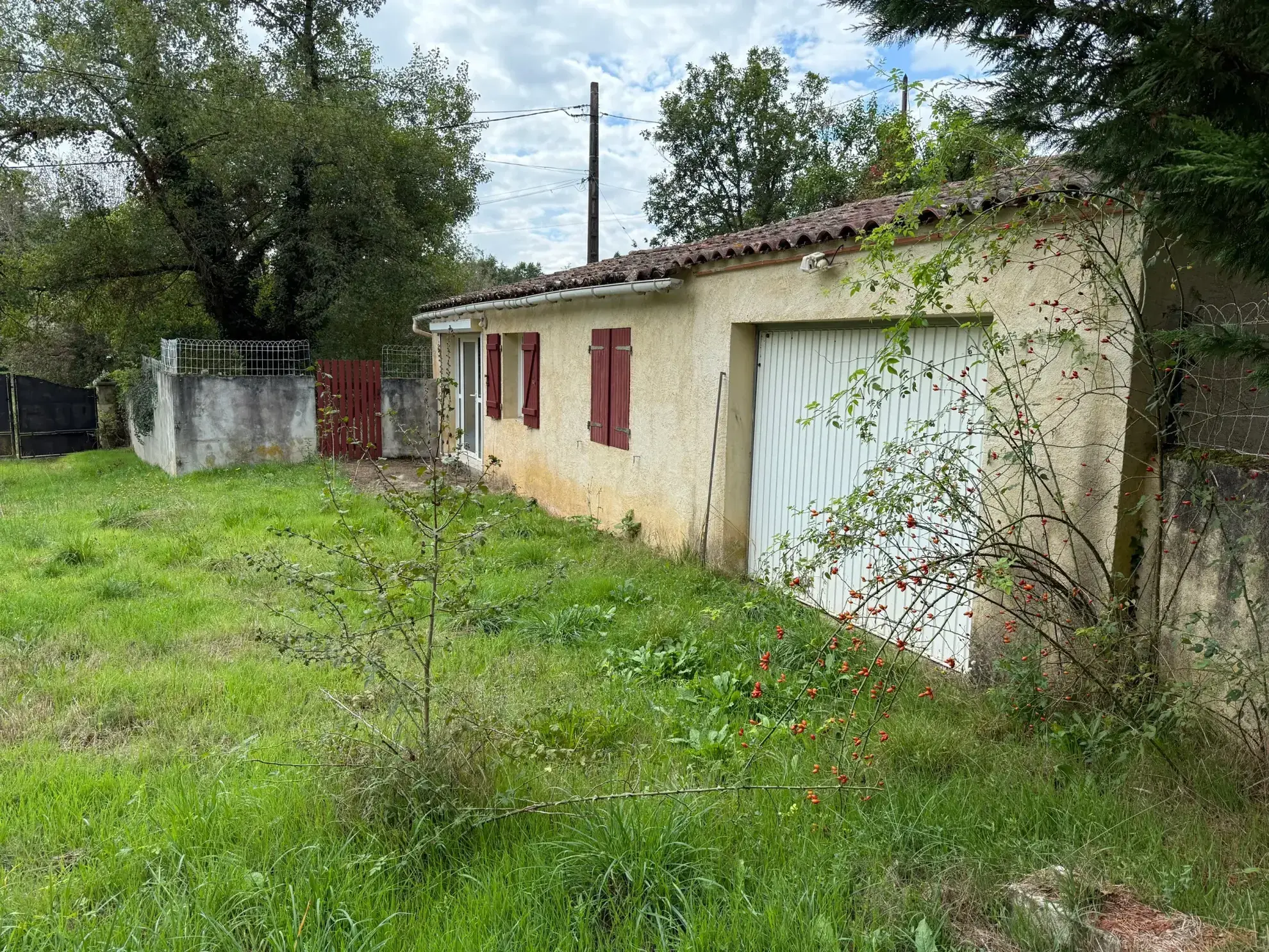 Belle propriété à Lacapelle Biron avec deux maisons, terrain de 4000 m² et multiples possibilités d’aménagement 