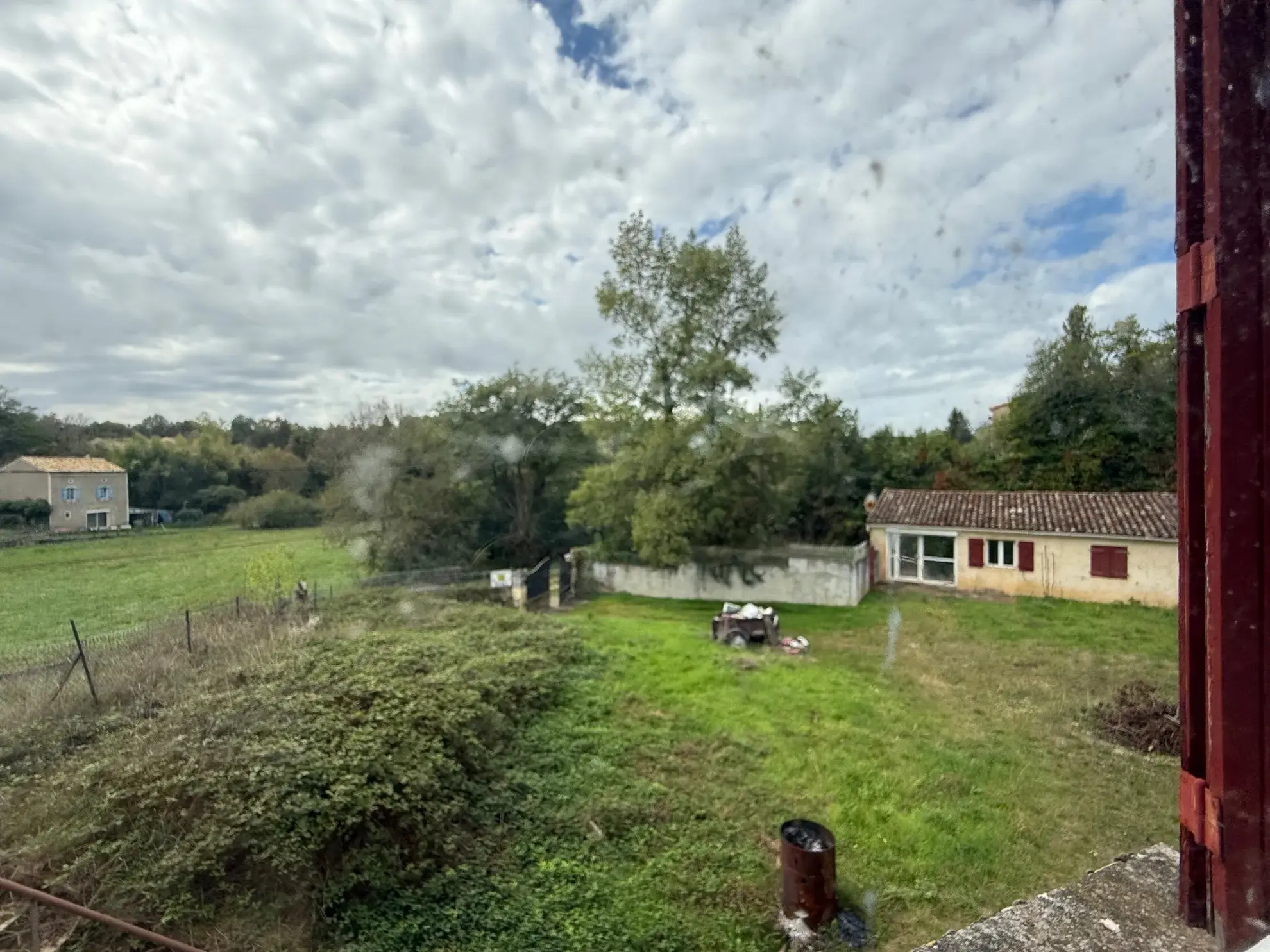 Belle propriété à Lacapelle Biron avec deux maisons, terrain de 4000 m² et multiples possibilités d’aménagement 