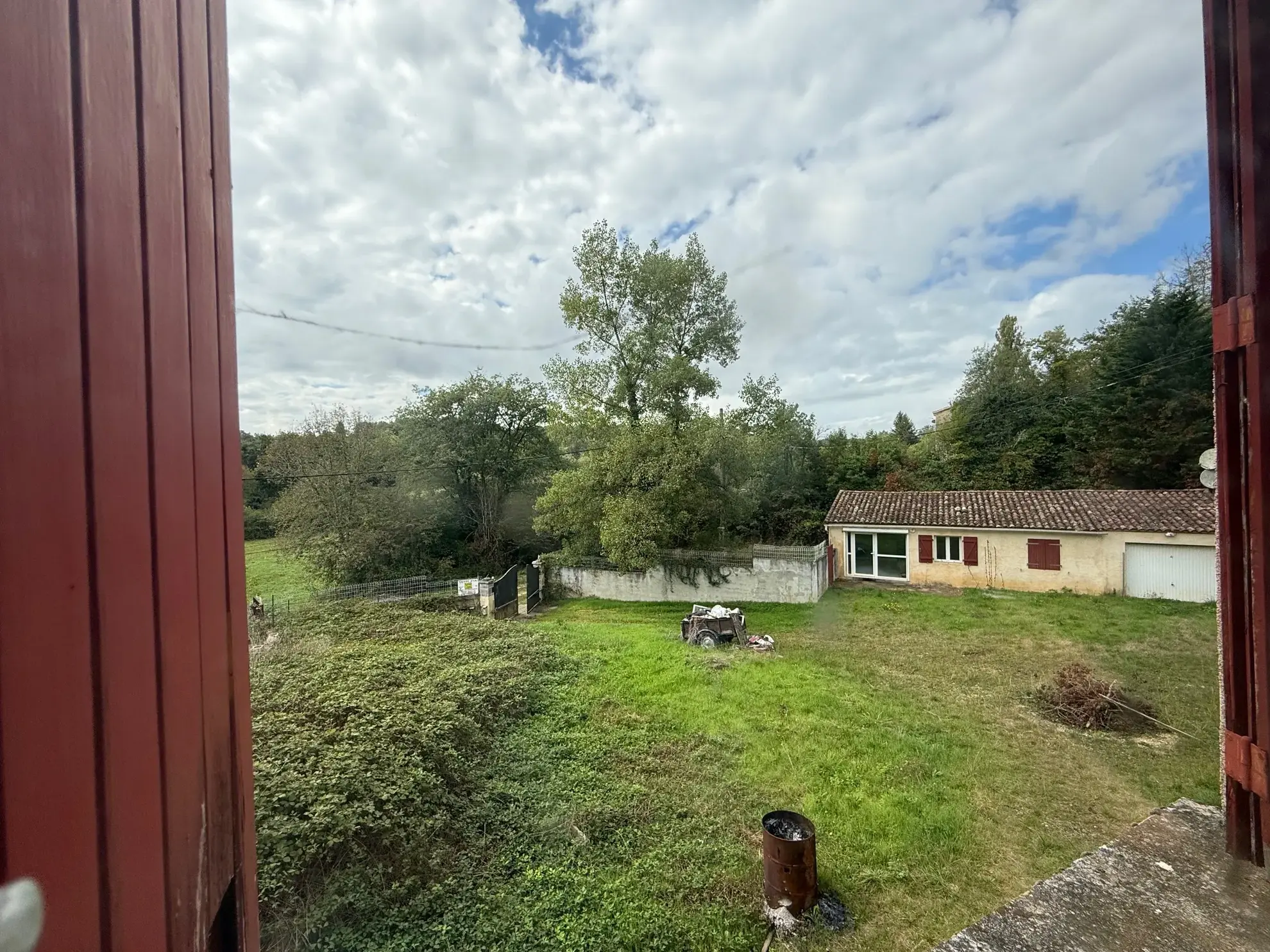 Belle propriété à Lacapelle Biron avec deux maisons, terrain de 4000 m² et multiples possibilités d’aménagement 