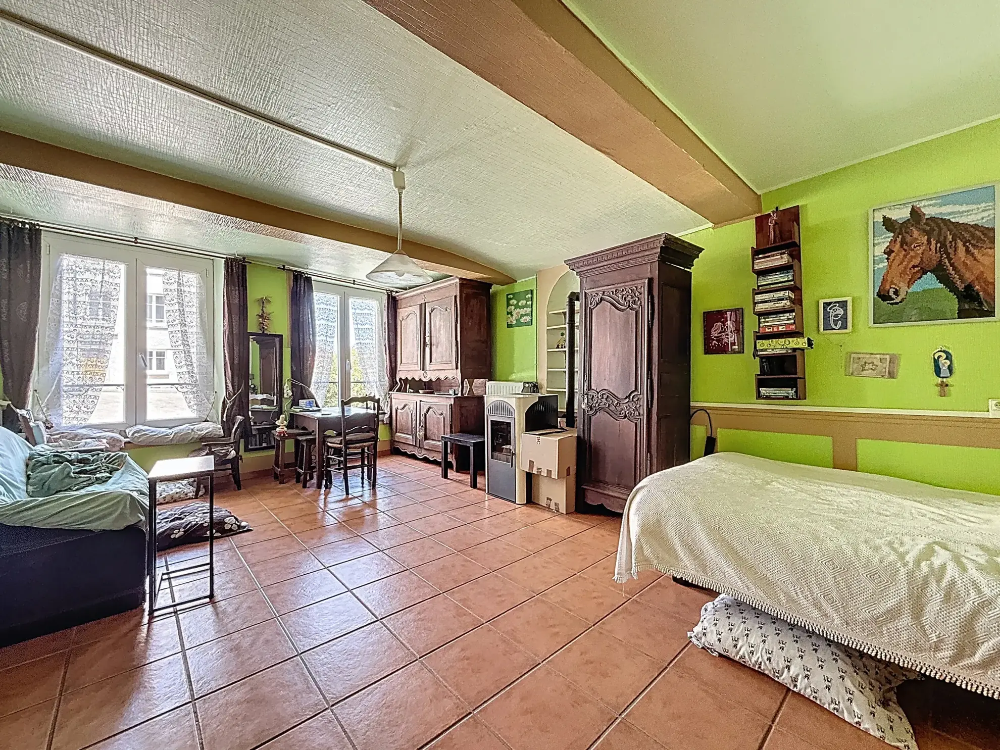 Maison spacieuse de 147 m² à vendre à Mirecourt avec garage et terrasse 