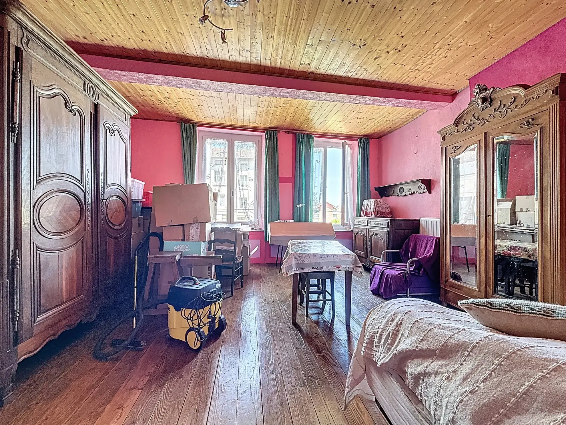 Maison spacieuse de 147 m² à vendre à Mirecourt avec garage et terrasse 