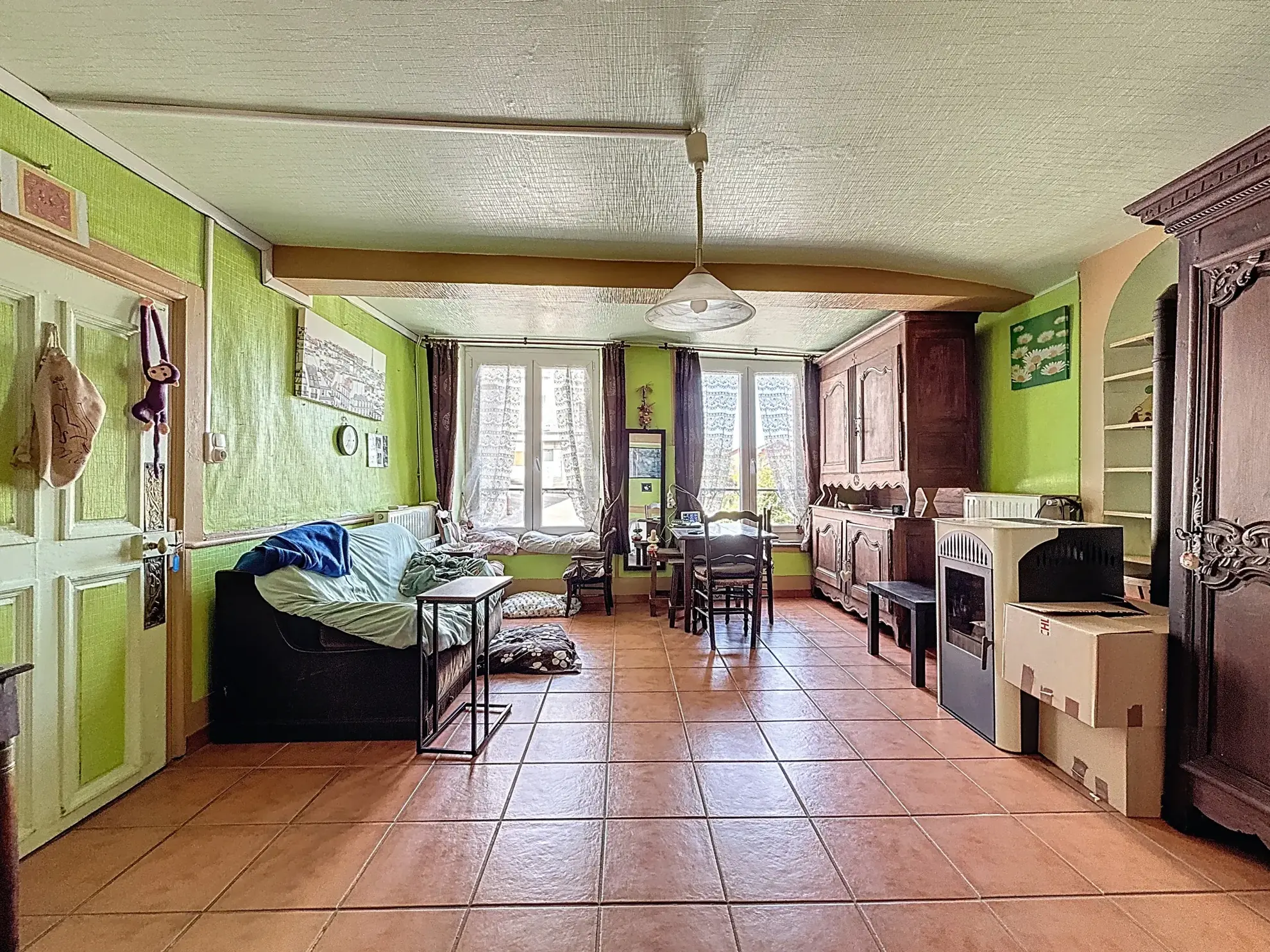 Maison spacieuse de 147 m² à vendre à Mirecourt avec garage et terrasse 