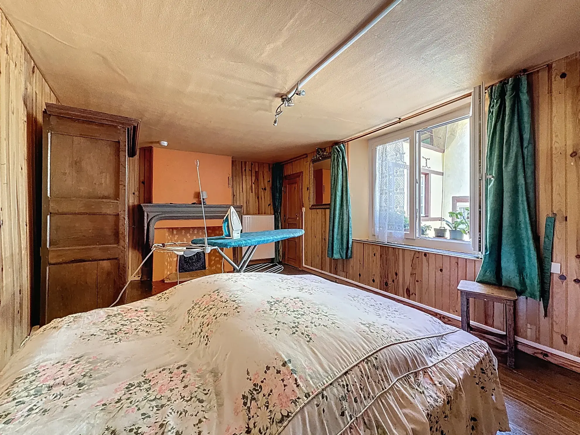 Maison spacieuse de 147 m² à vendre à Mirecourt avec garage et terrasse 