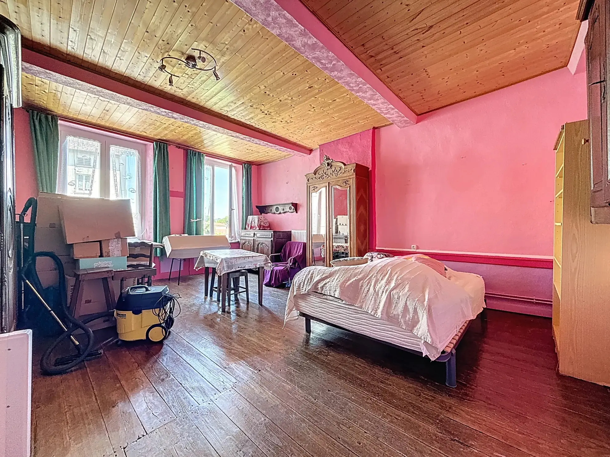 Maison spacieuse de 147 m² à vendre à Mirecourt avec garage et terrasse 