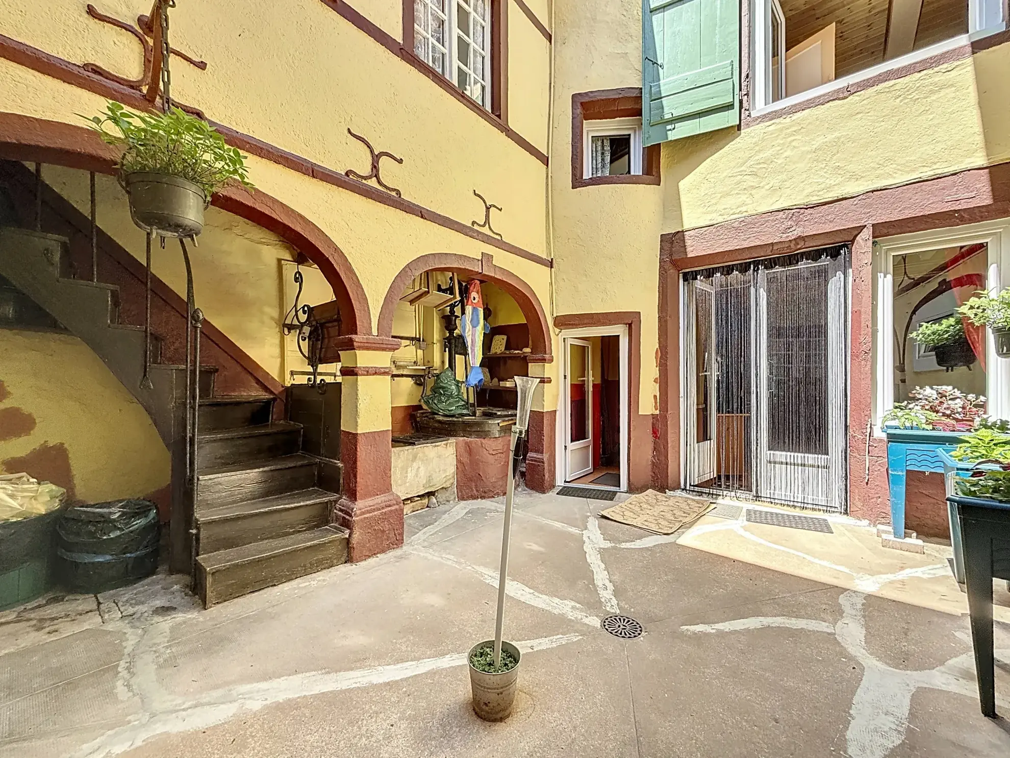 Maison spacieuse de 147 m² à vendre à Mirecourt avec garage et terrasse 