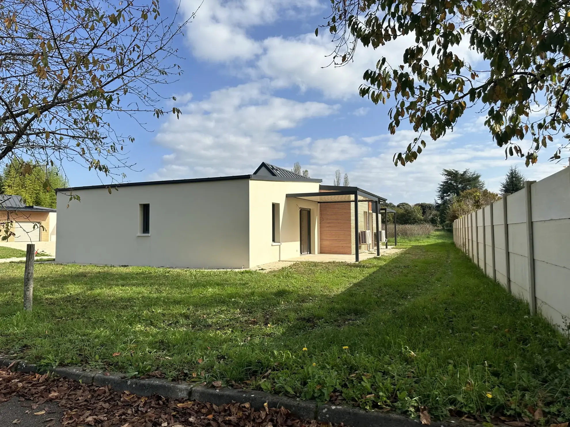 Villa T3 neuve avec jardin et proximité commerces à Salignac-Eyvigues 