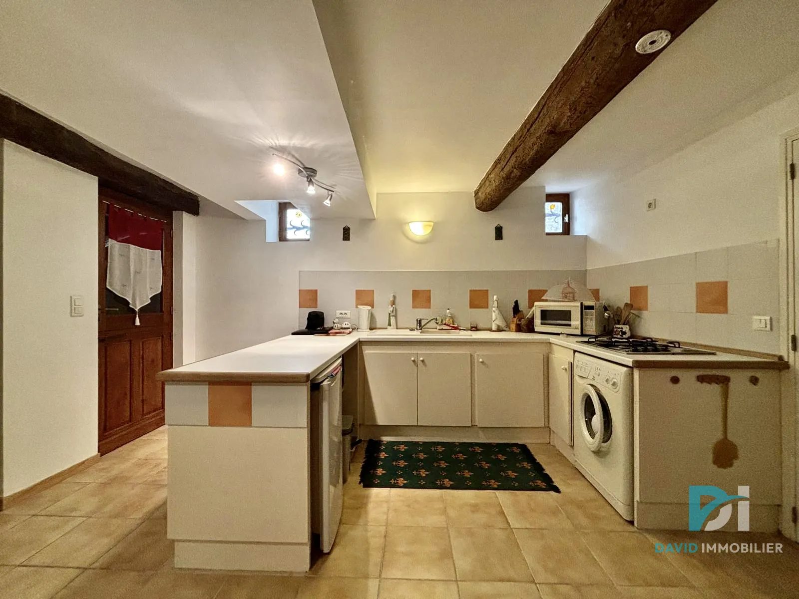 Large ensemble de deux maisons rénovées avec terrasse et garage à Alignan-du-Vent 