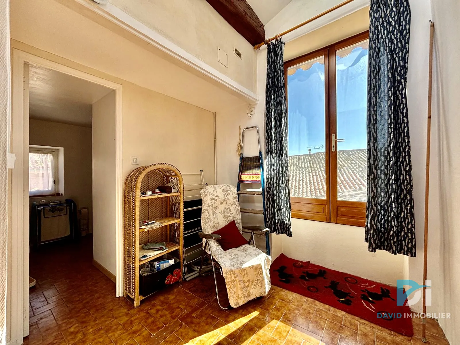 Large ensemble de deux maisons rénovées avec terrasse et garage à Alignan-du-Vent 