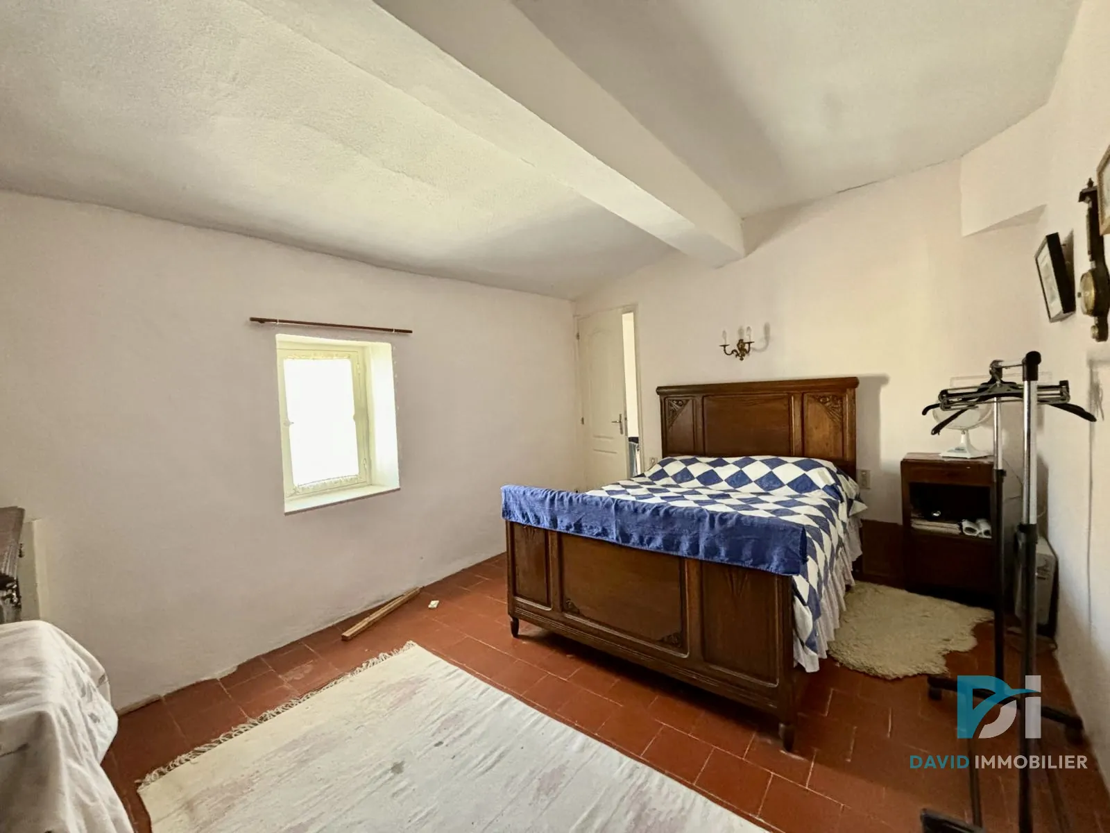 Large ensemble de deux maisons rénovées avec terrasse et garage à Alignan-du-Vent 