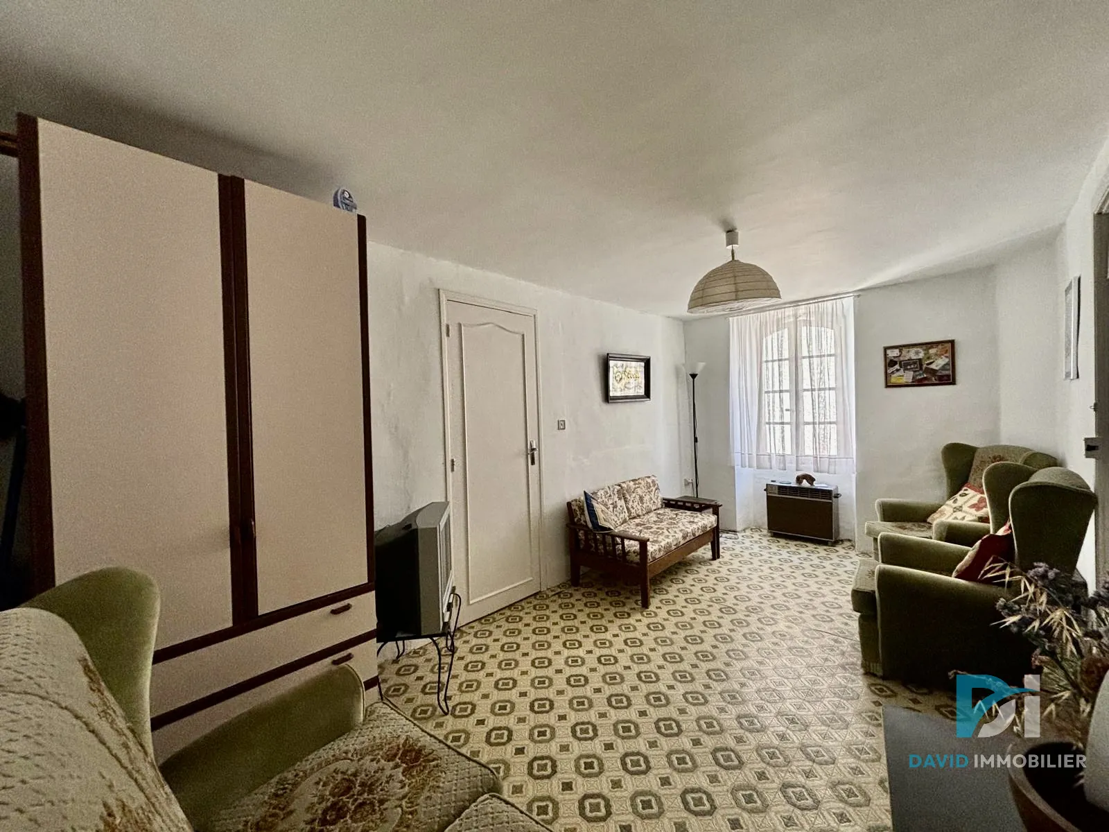 Large ensemble de deux maisons rénovées avec terrasse et garage à Alignan-du-Vent 