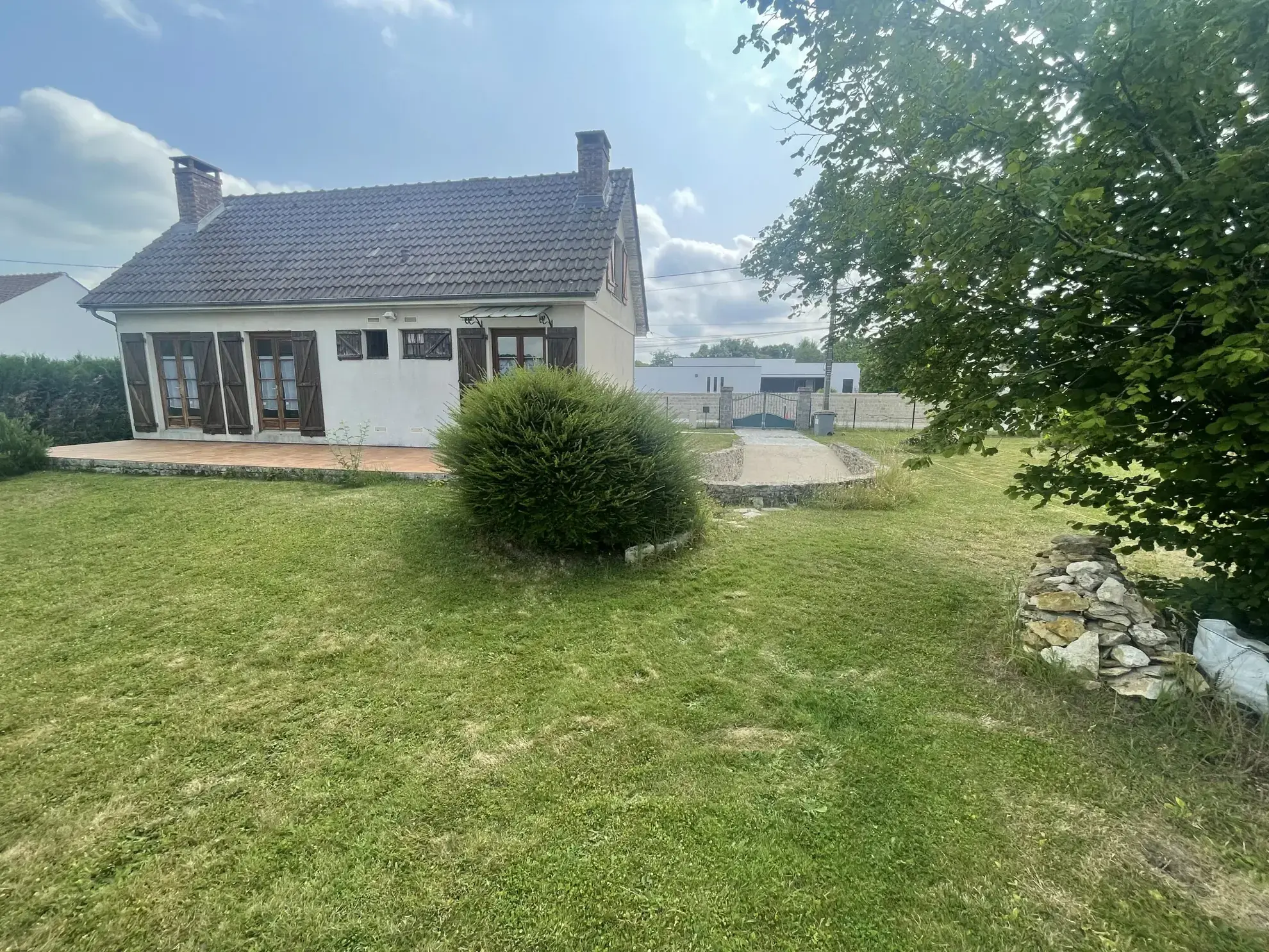 Maison à Rénover avec Jardin et Garage à Chailly-en-Bière - 84 m² 