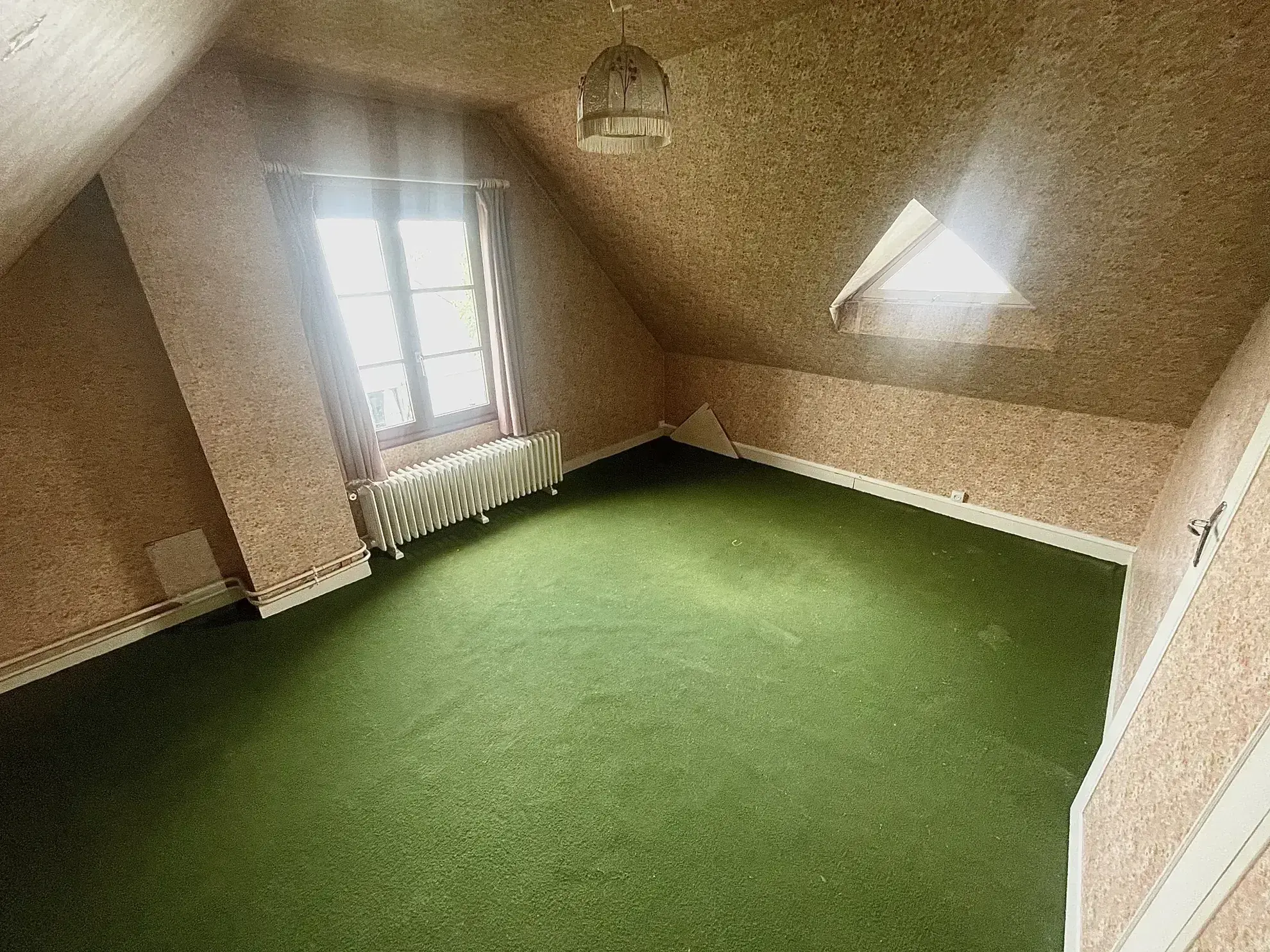 Maison à Rénover avec Jardin et Garage à Chailly-en-Bière - 84 m² 