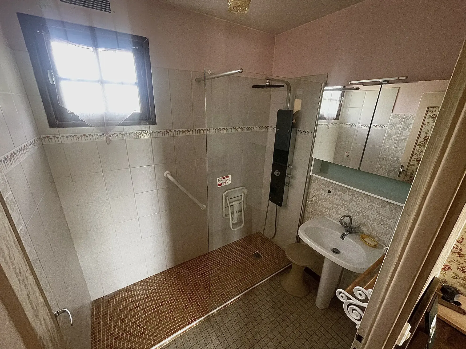 Maison à Rénover avec Jardin et Garage à Chailly-en-Bière - 84 m² 