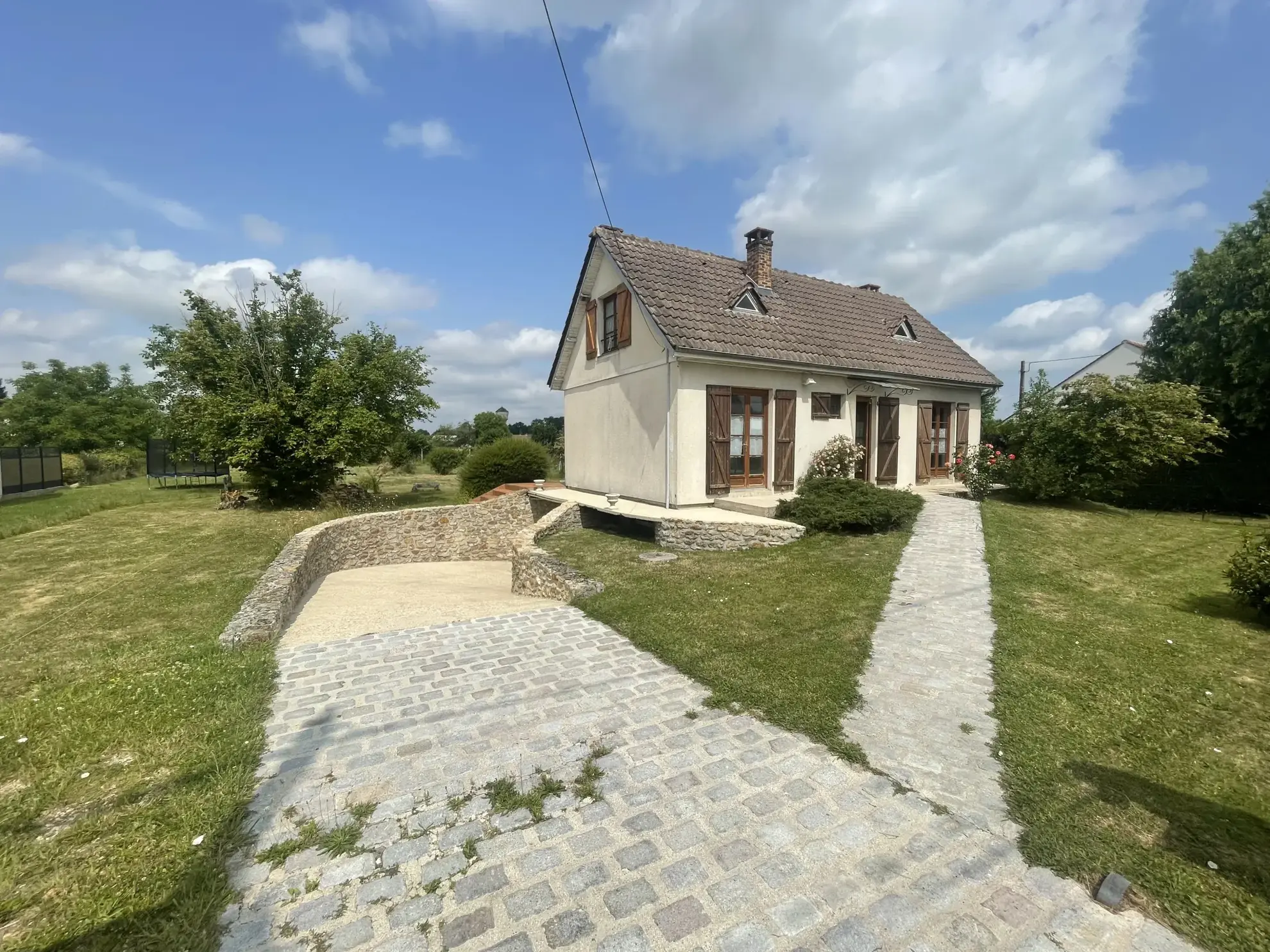 Maison à Rénover avec Jardin et Garage à Chailly-en-Bière - 84 m²