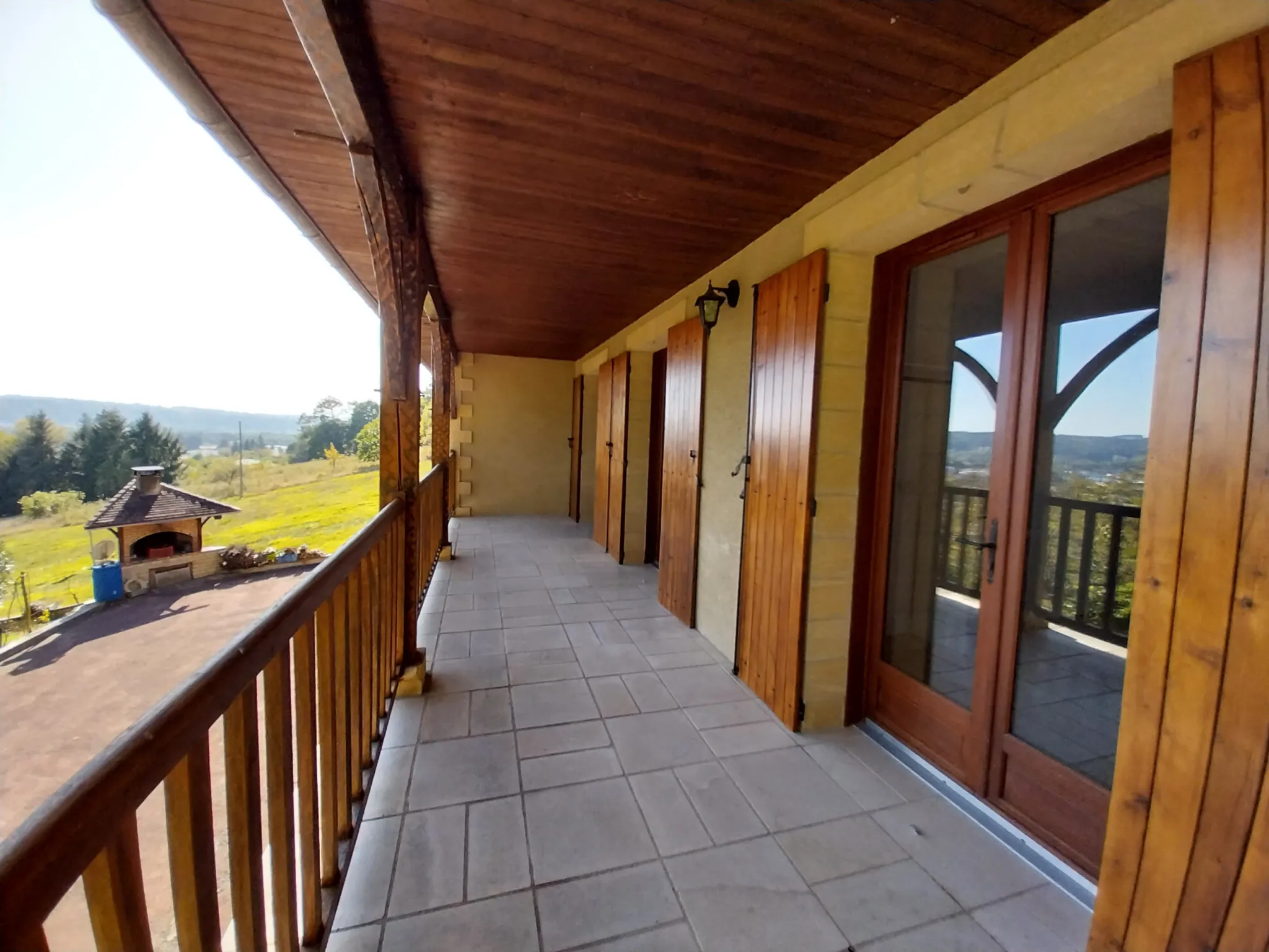 Maison familiale à Chancelade avec vue exceptionnelle et grands volumes 